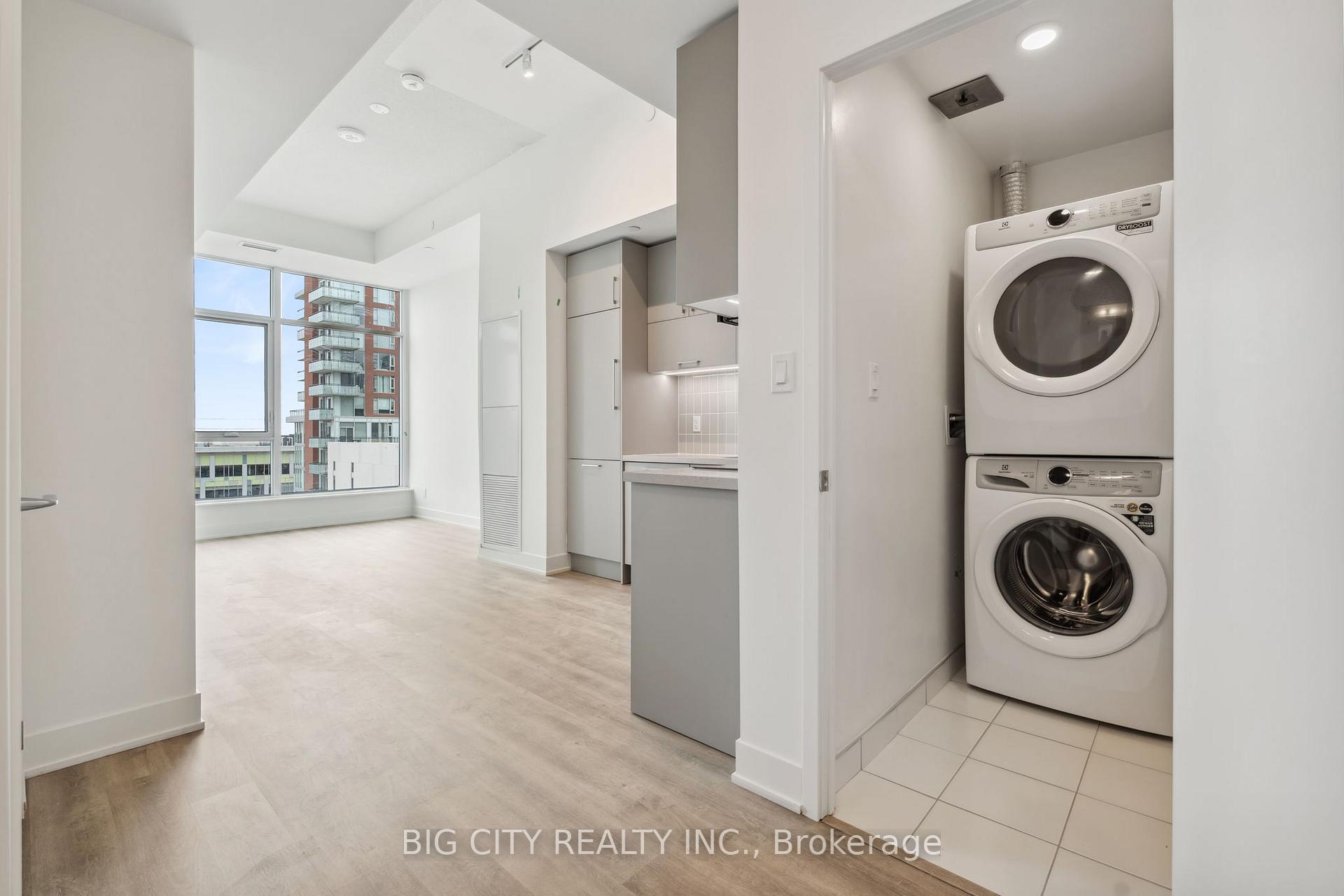 Photo 4 of Unit 804, 38 Andre de Grasse Street, Markham, Unionville — HOMEH