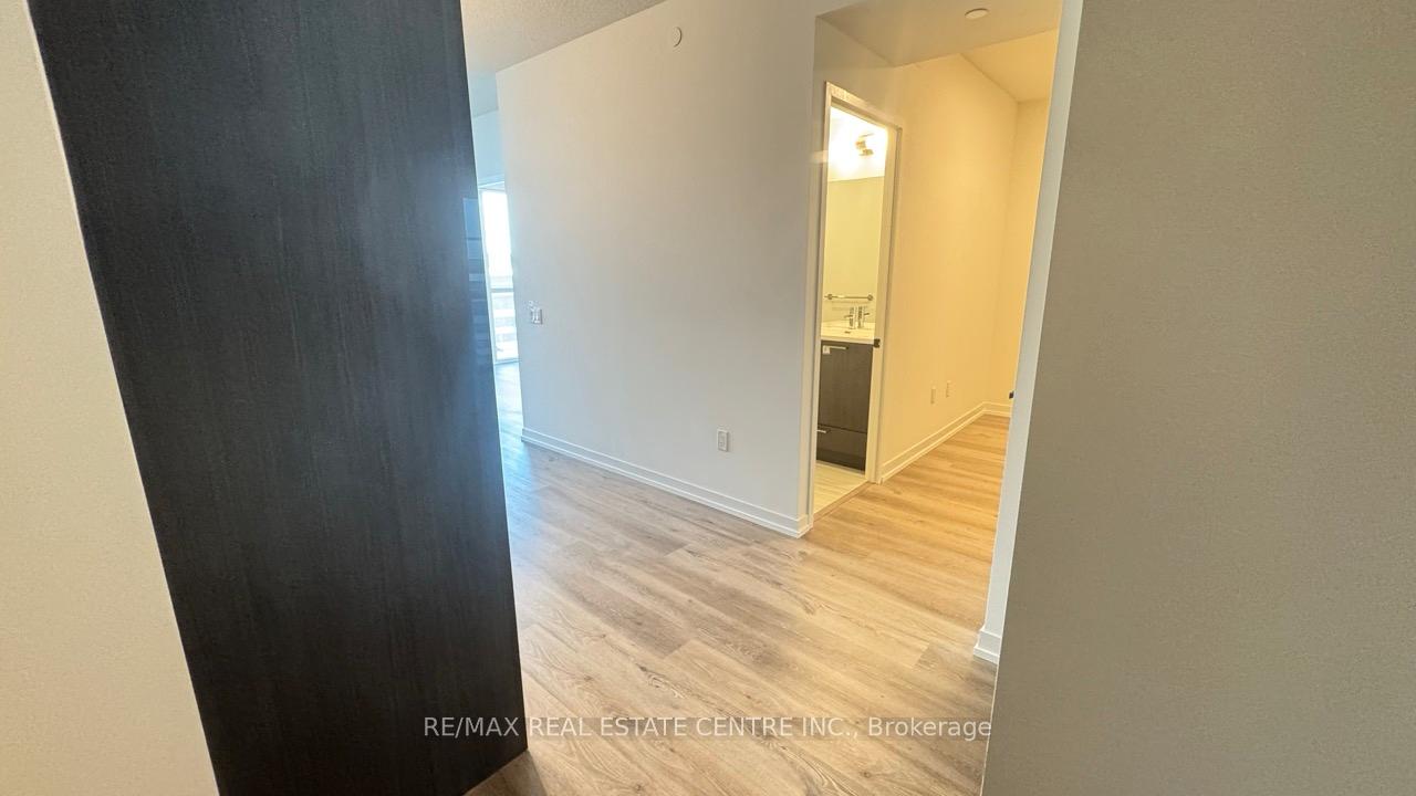 Photo 4 of Unit 4815, 225 Commerce Street, Vaughan, Vaughan Corporate Centre — HOMEH