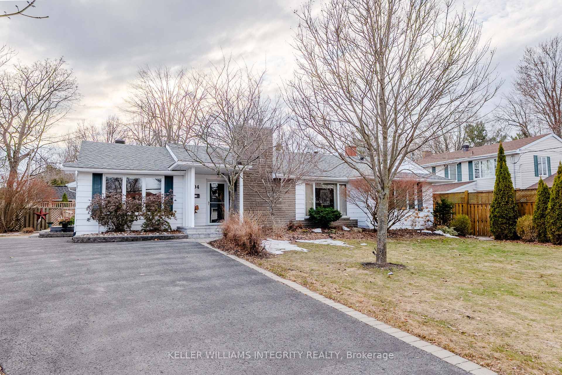 Photo 1 of 904 Riverdale Avenue, Cornwall — HOMEH