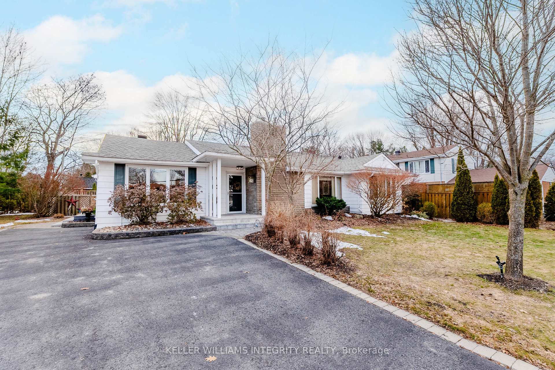 Photo 2 of 904 Riverdale Avenue, Cornwall — HOMEH