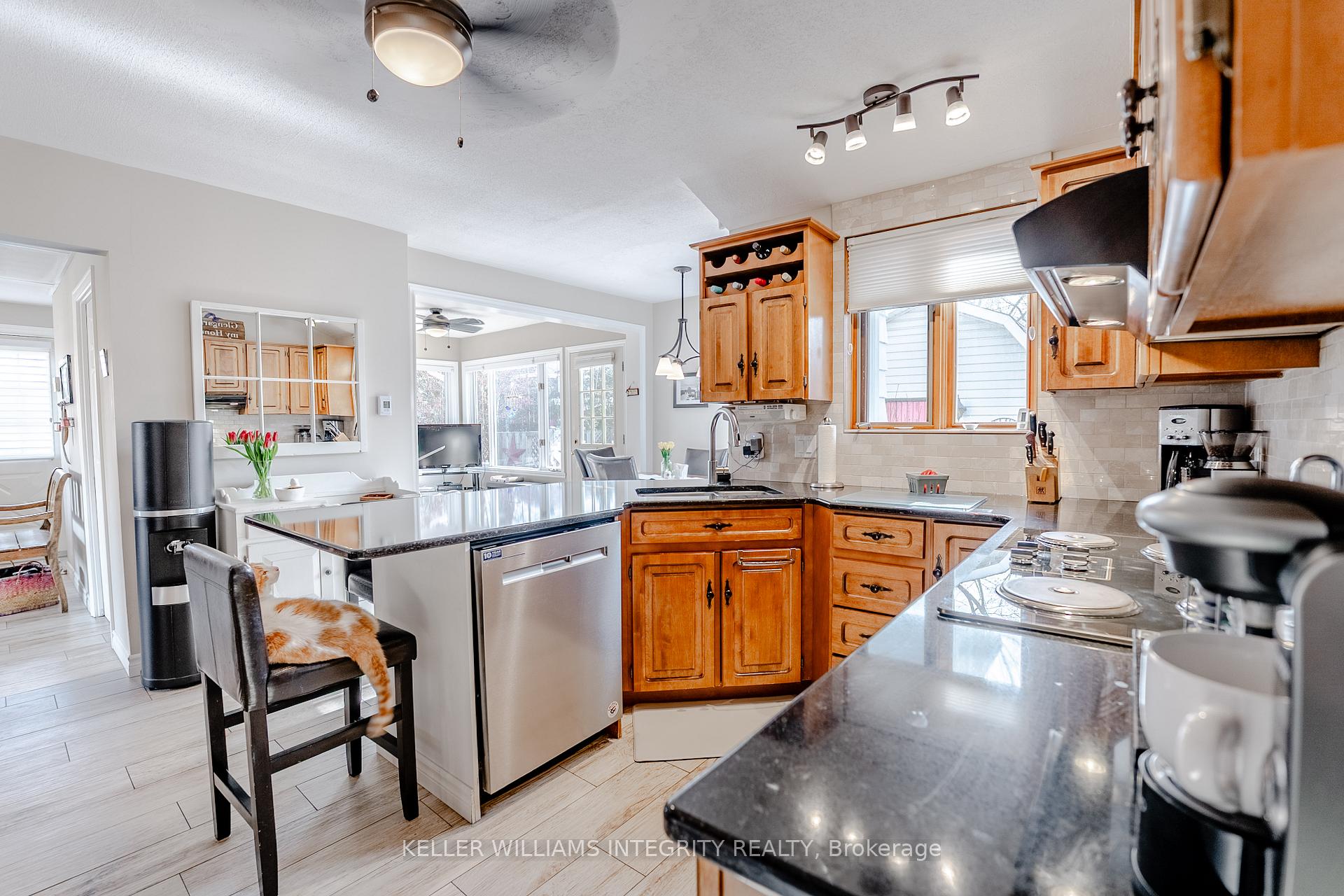 Photo 10 of 904 Riverdale Avenue, Cornwall — HOMEH