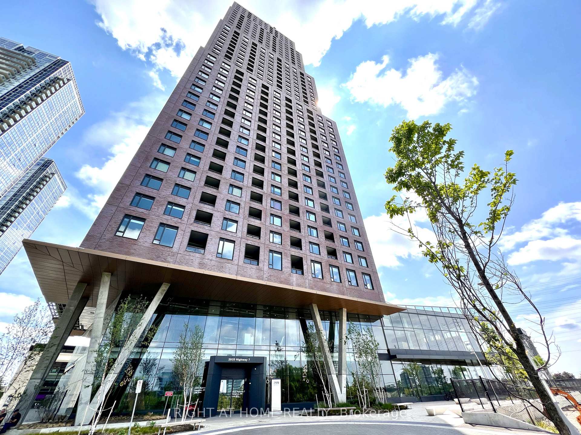 Photo 1 of Unit 1705, 2920 Highway 7, Vaughan, Concord — HOMEH