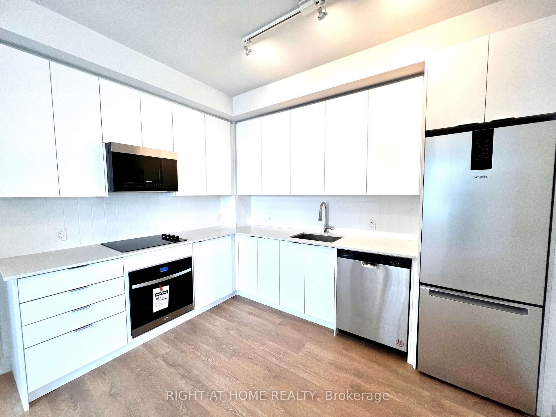 Photo 6 of Unit 1705, 2920 Highway 7, Vaughan, Concord — HOMEH