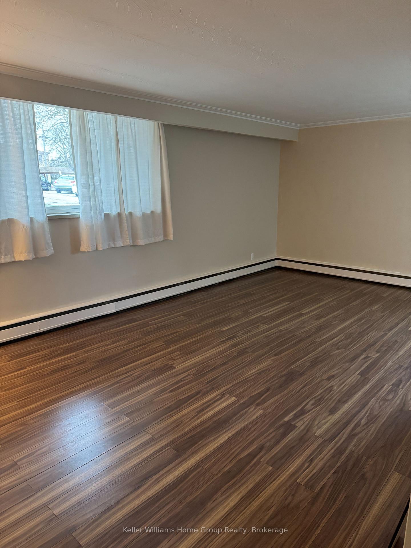 Photo 3 of Unit Unit 1, 6 Forest Hill Drive, Guelph, Dovercliffe Park/Old University — HOMEH