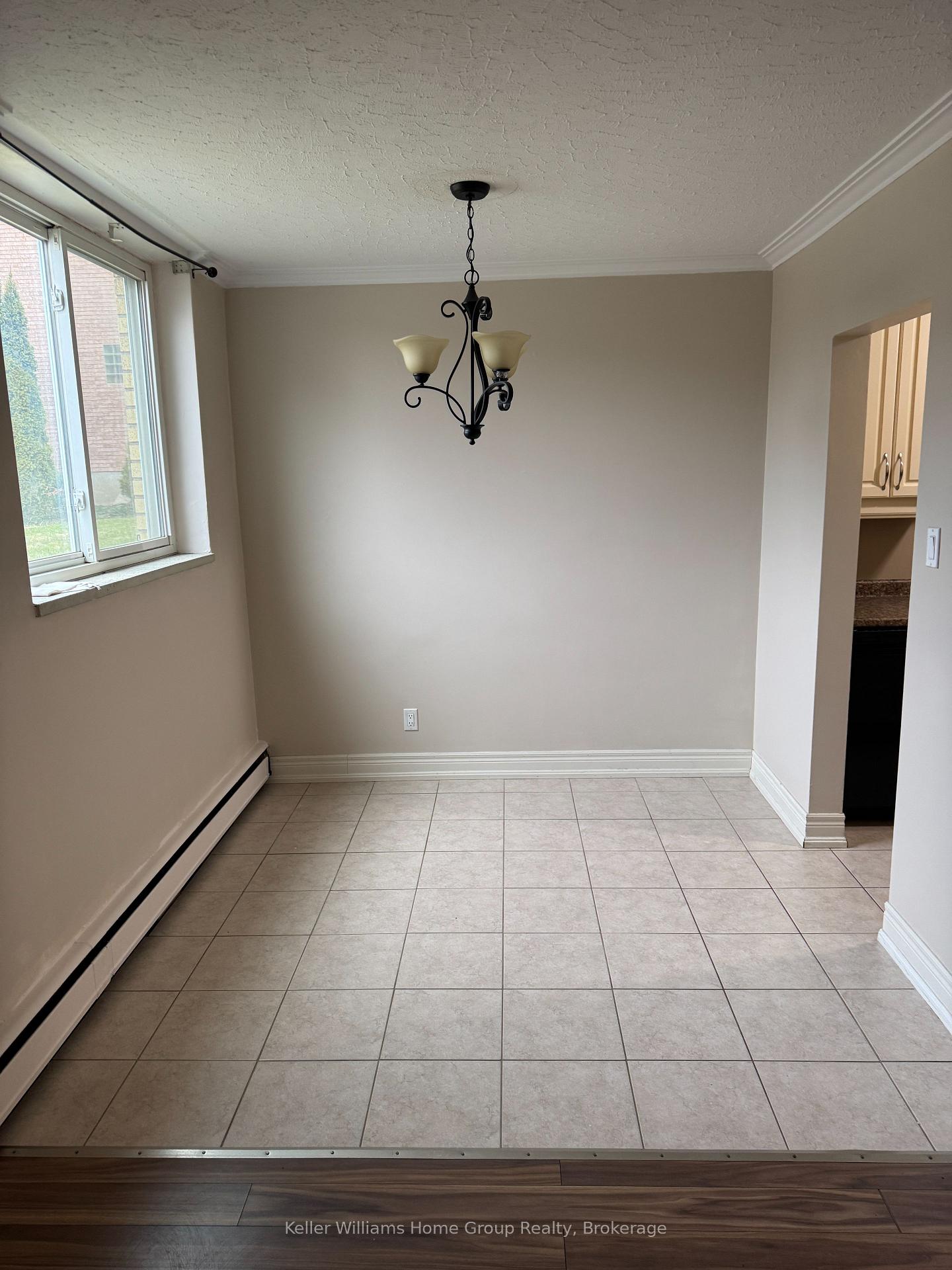 Photo 4 of Unit Unit 1, 6 Forest Hill Drive, Guelph, Dovercliffe Park/Old University — HOMEH