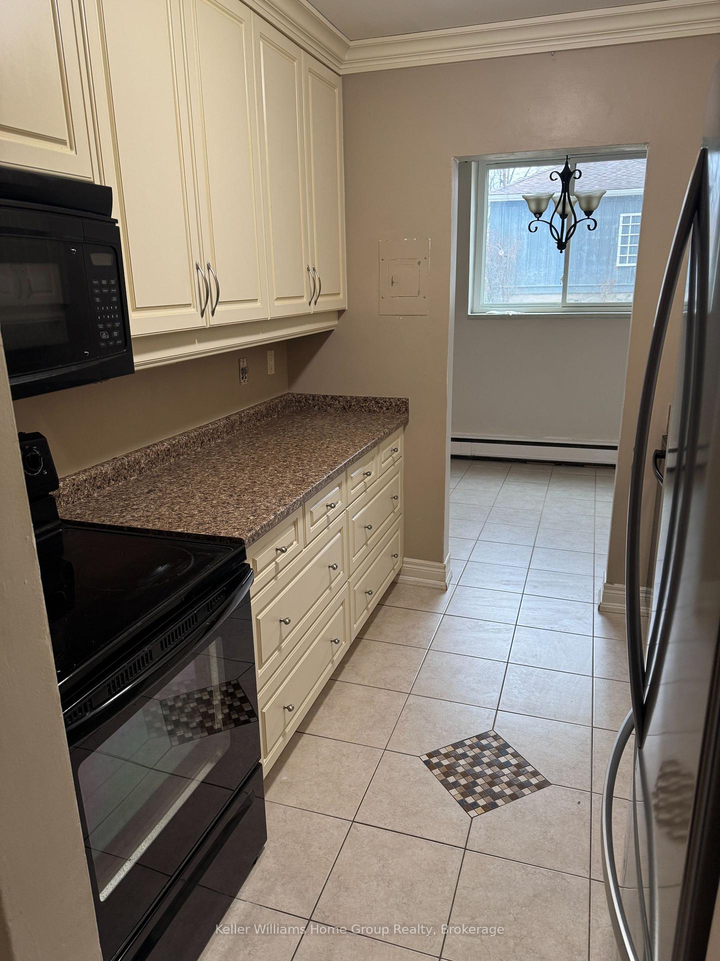 Photo 6 of Unit Unit 1, 6 Forest Hill Drive, Guelph, Dovercliffe Park/Old University — HOMEH
