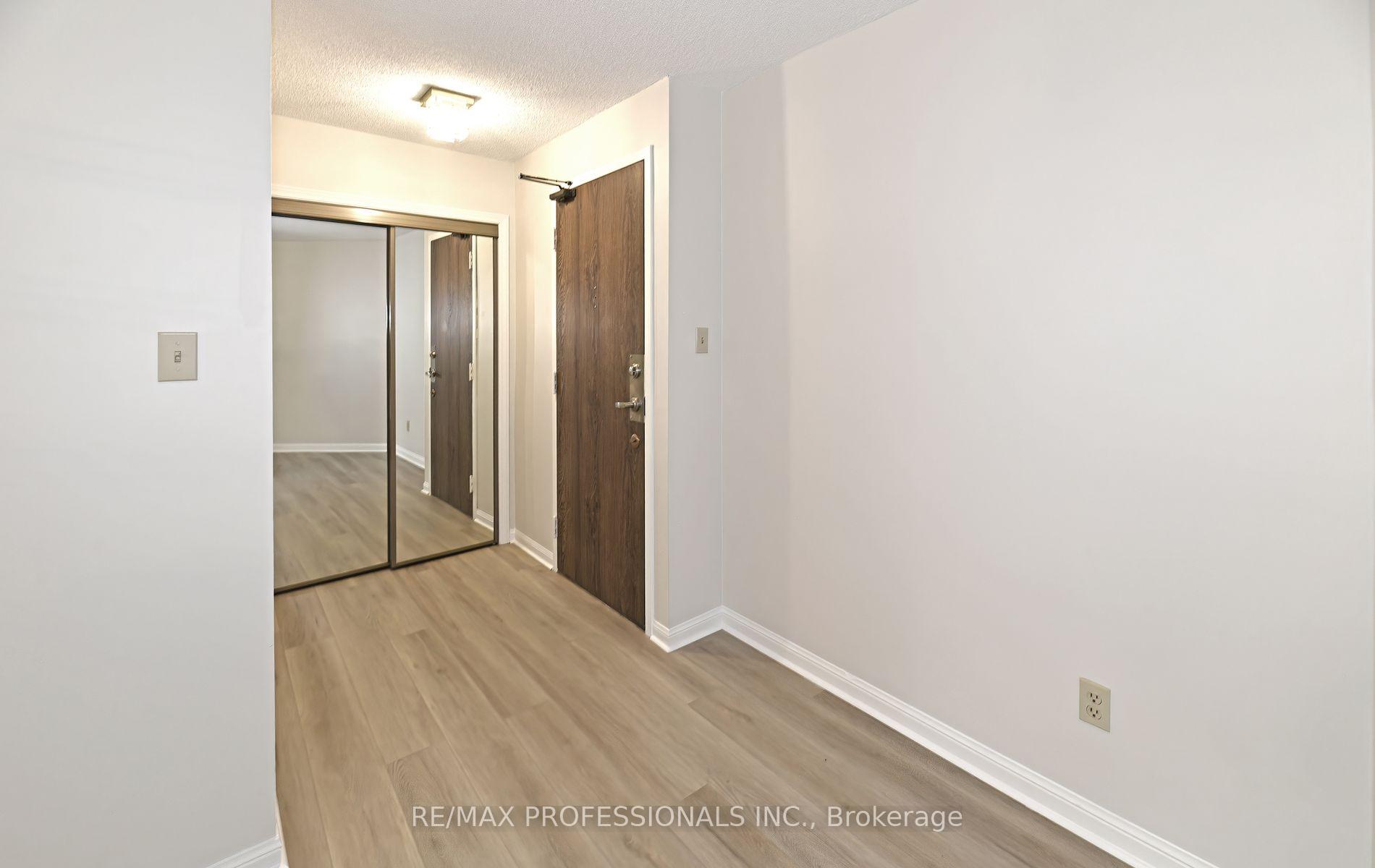Photo 3 of Unit 206, 95 La Rose Avenue, Etobicoke, Humber Heights — HOMEH