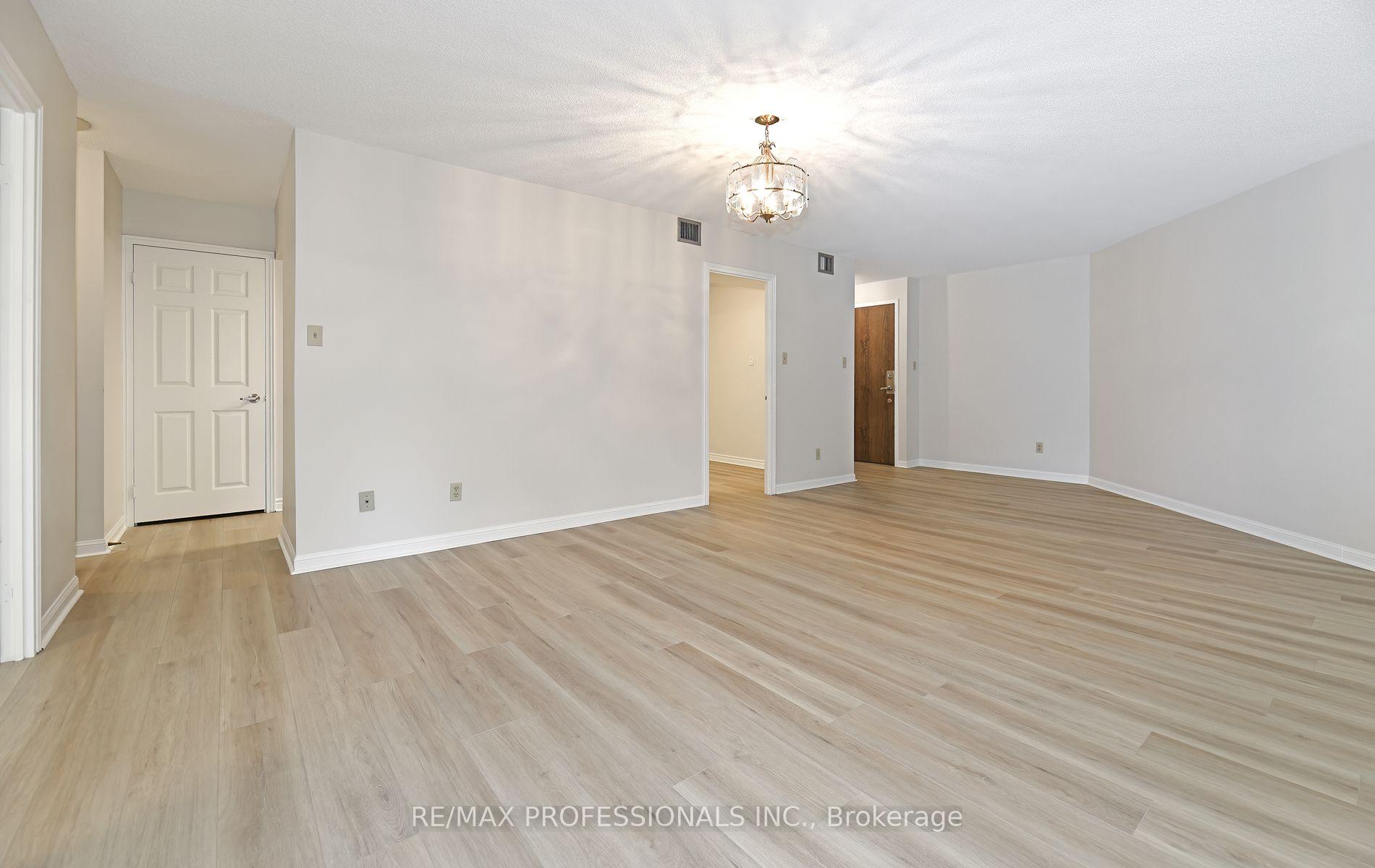 Photo 4 of Unit 206, 95 La Rose Avenue, Etobicoke, Humber Heights — HOMEH