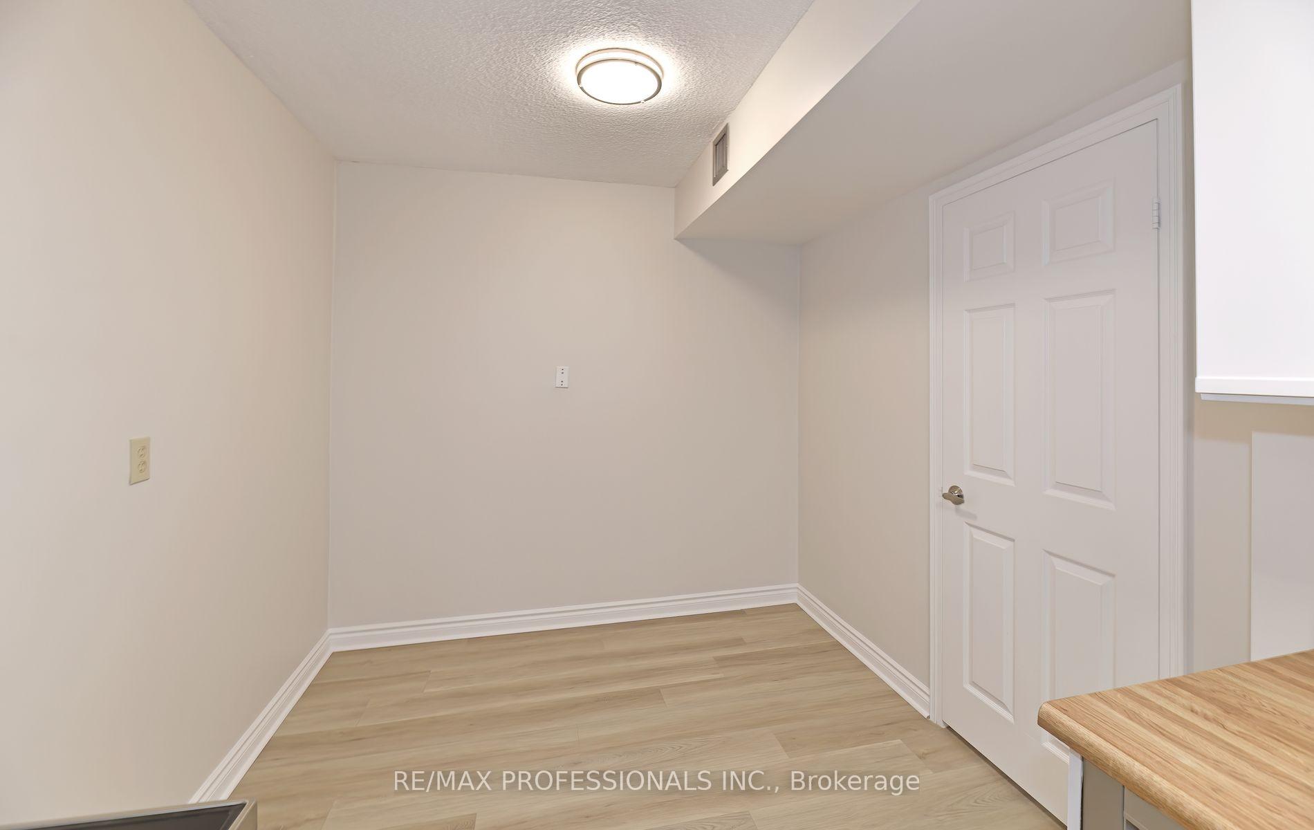Photo 5 of Unit 206, 95 La Rose Avenue, Etobicoke, Humber Heights — HOMEH