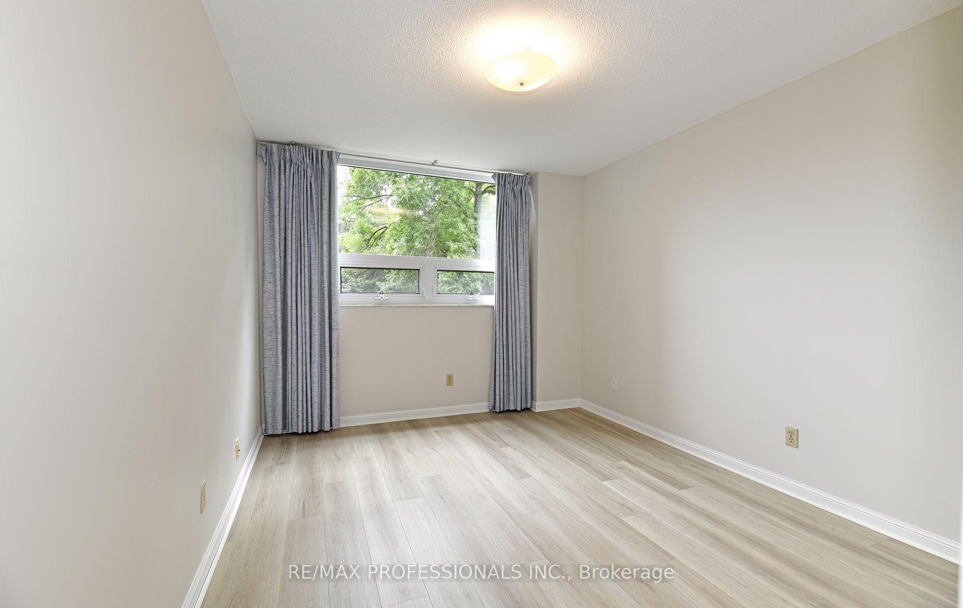 Photo 13 of Unit 206, 95 La Rose Avenue, Etobicoke, Humber Heights — HOMEH