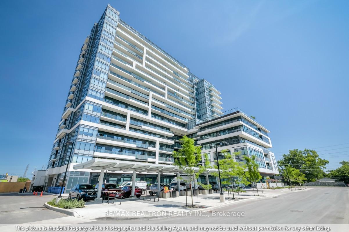 Front of Unit 305, 1480 Bayly Street