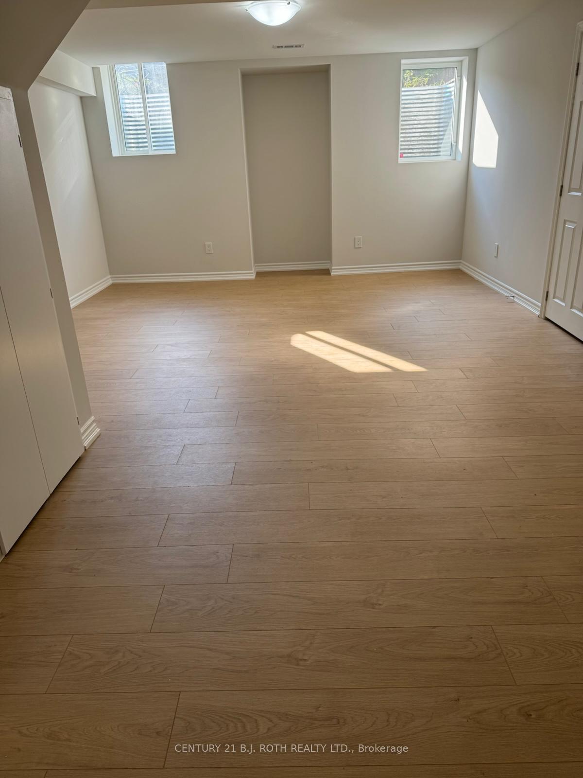 Photo 2 of Unit 1, 105 Westminster Circle, Barrie, Innis-Shore — HOMEH