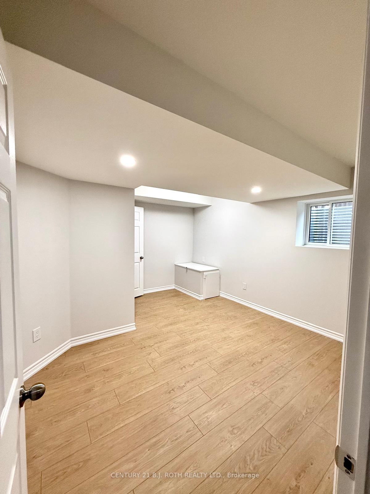 Photo 4 of Unit 1, 105 Westminster Circle, Barrie, Innis-Shore — HOMEH