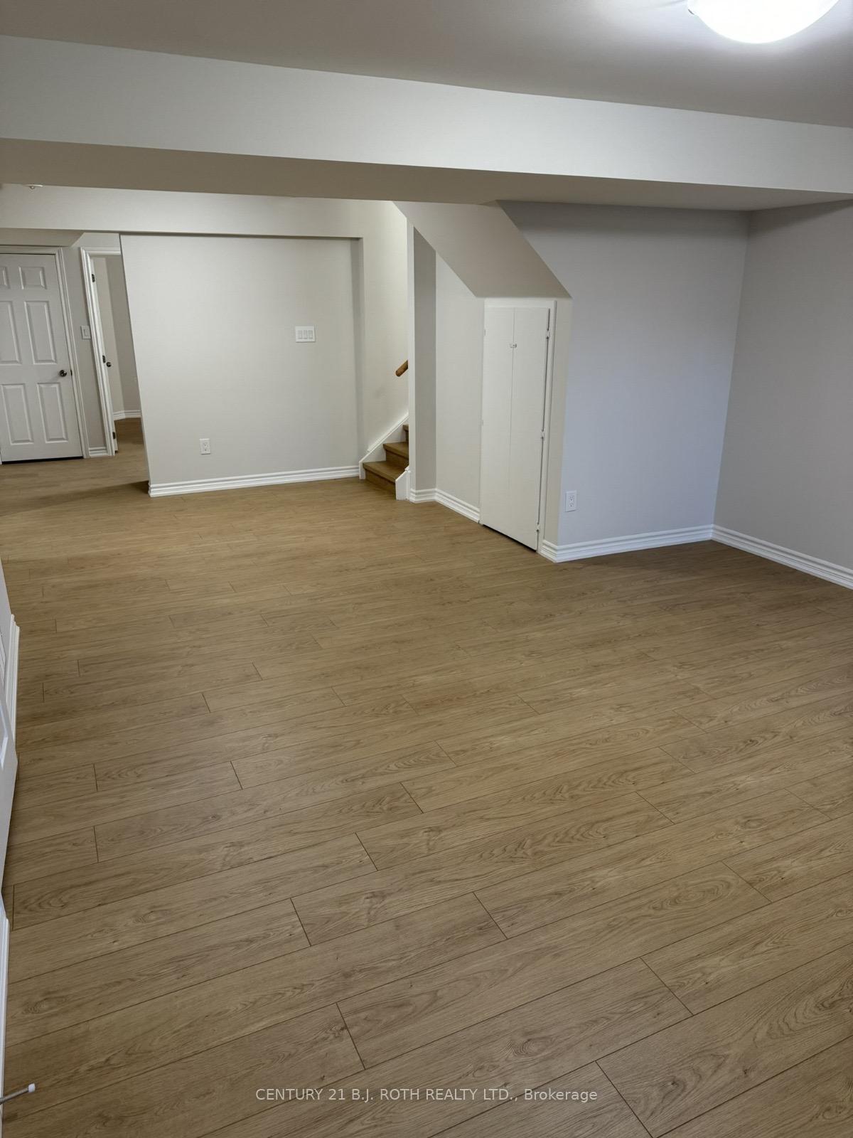 Photo 5 of Unit 1, 105 Westminster Circle, Barrie, Innis-Shore — HOMEH