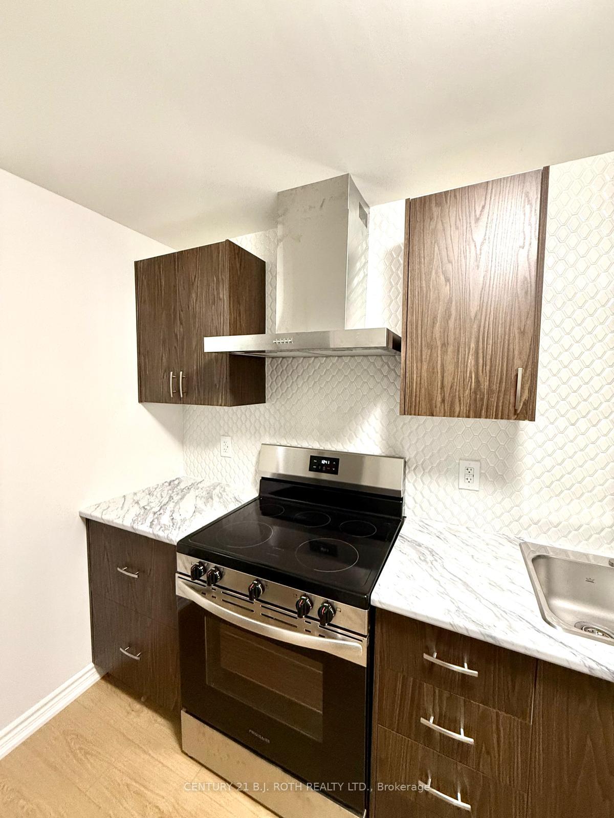 Photo 6 of Unit 1, 105 Westminster Circle, Barrie, Innis-Shore — HOMEH