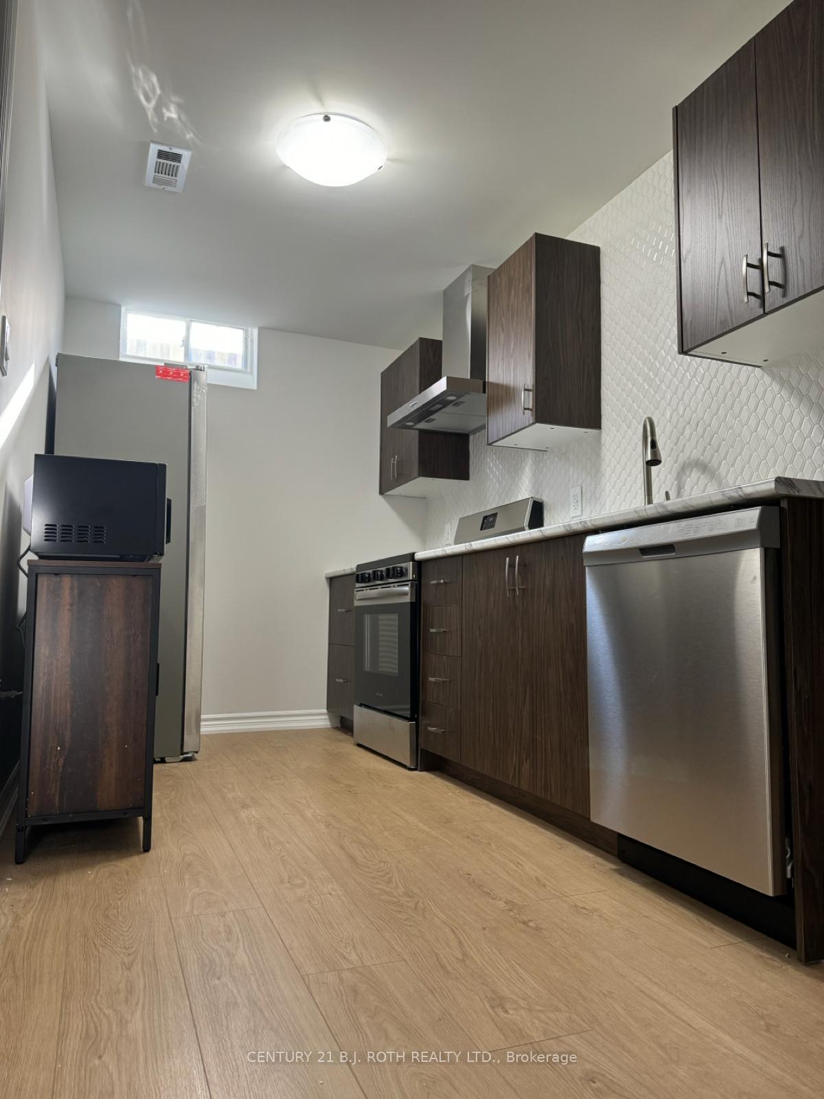 Photo 7 of Unit 1, 105 Westminster Circle, Barrie, Innis-Shore — HOMEH