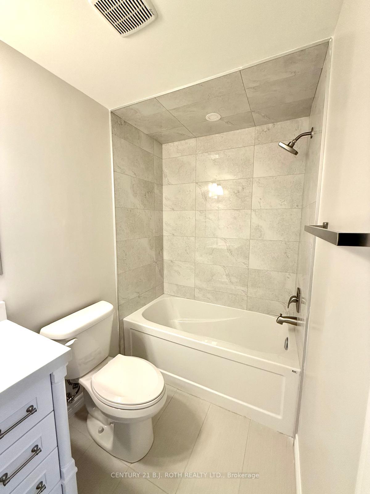 Photo 9 of Unit 1, 105 Westminster Circle, Barrie, Innis-Shore — HOMEH
