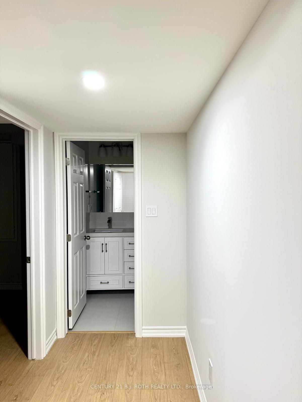 Photo 10 of Unit 1, 105 Westminster Circle, Barrie, Innis-Shore — HOMEH