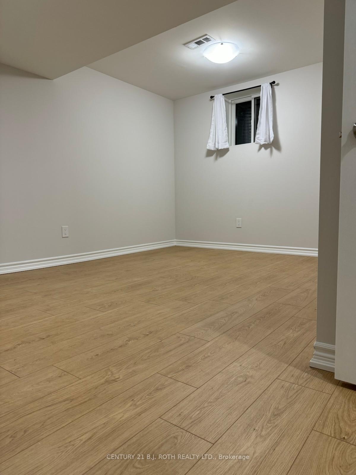 Photo 14 of Unit 1, 105 Westminster Circle, Barrie, Innis-Shore — HOMEH