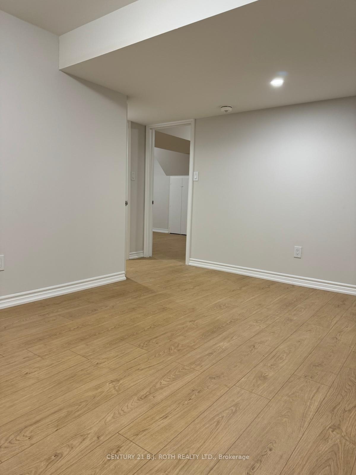 Photo 17 of Unit 1, 105 Westminster Circle, Barrie, Innis-Shore — HOMEH