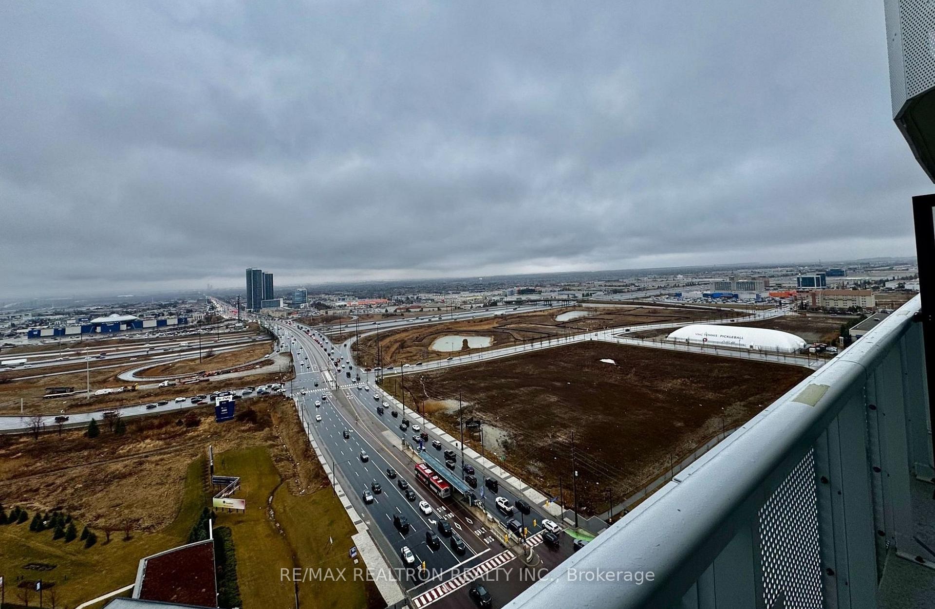 Photo 8 of Unit 4208, 225 Commerce Street, Vaughan, Vaughan Corporate Centre — HOMEH