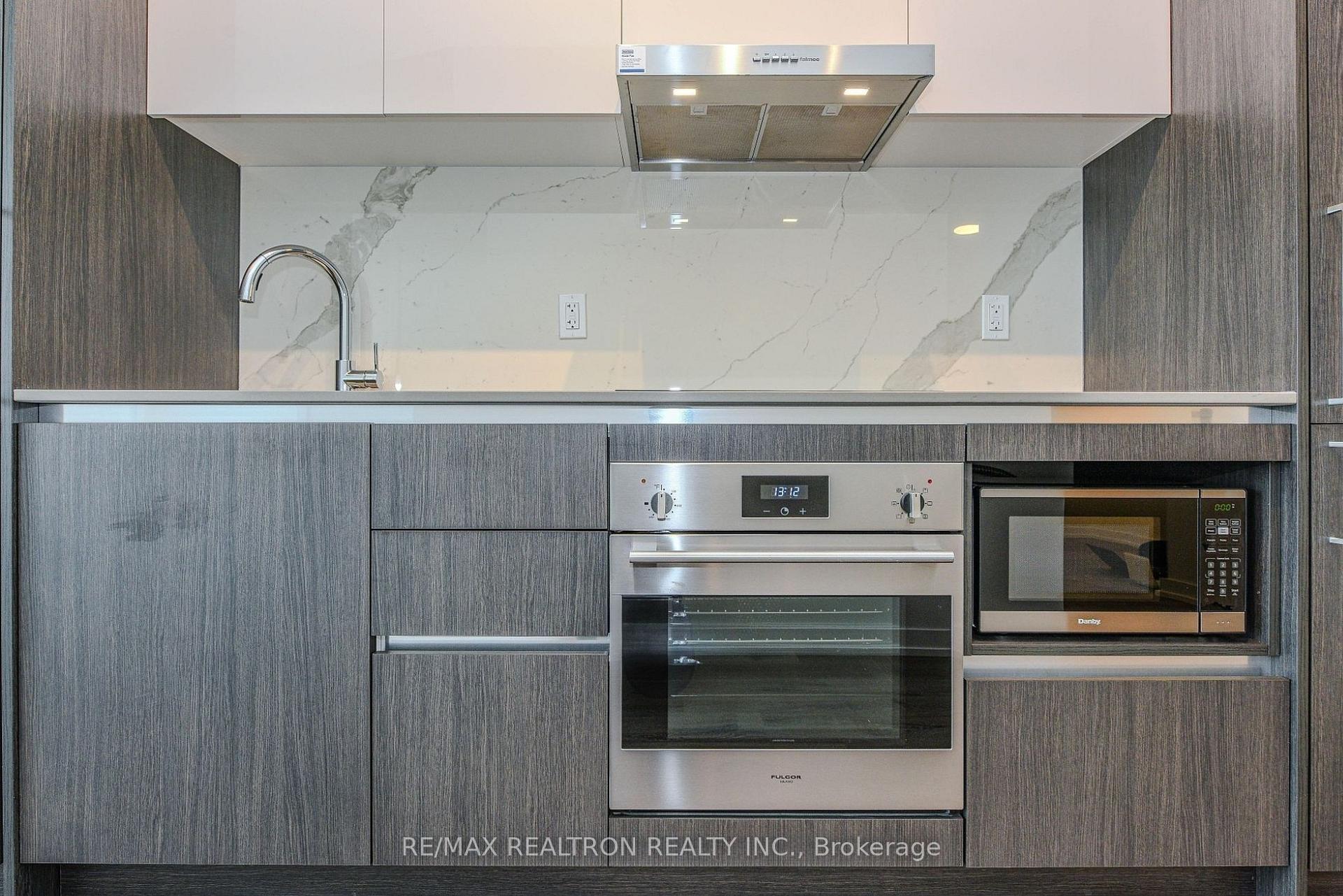 Photo 4 of Unit 4208, 225 Commerce Street, Vaughan, Vaughan Corporate Centre — HOMEH