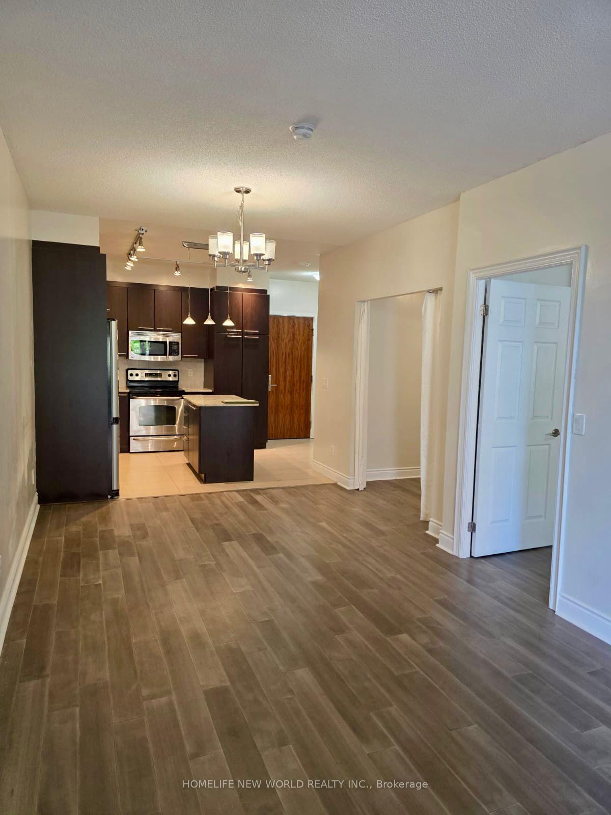 Photo 5 of Unit 103, 37 Galleria Parkway, Markham, Commerce Valley — HOMEH