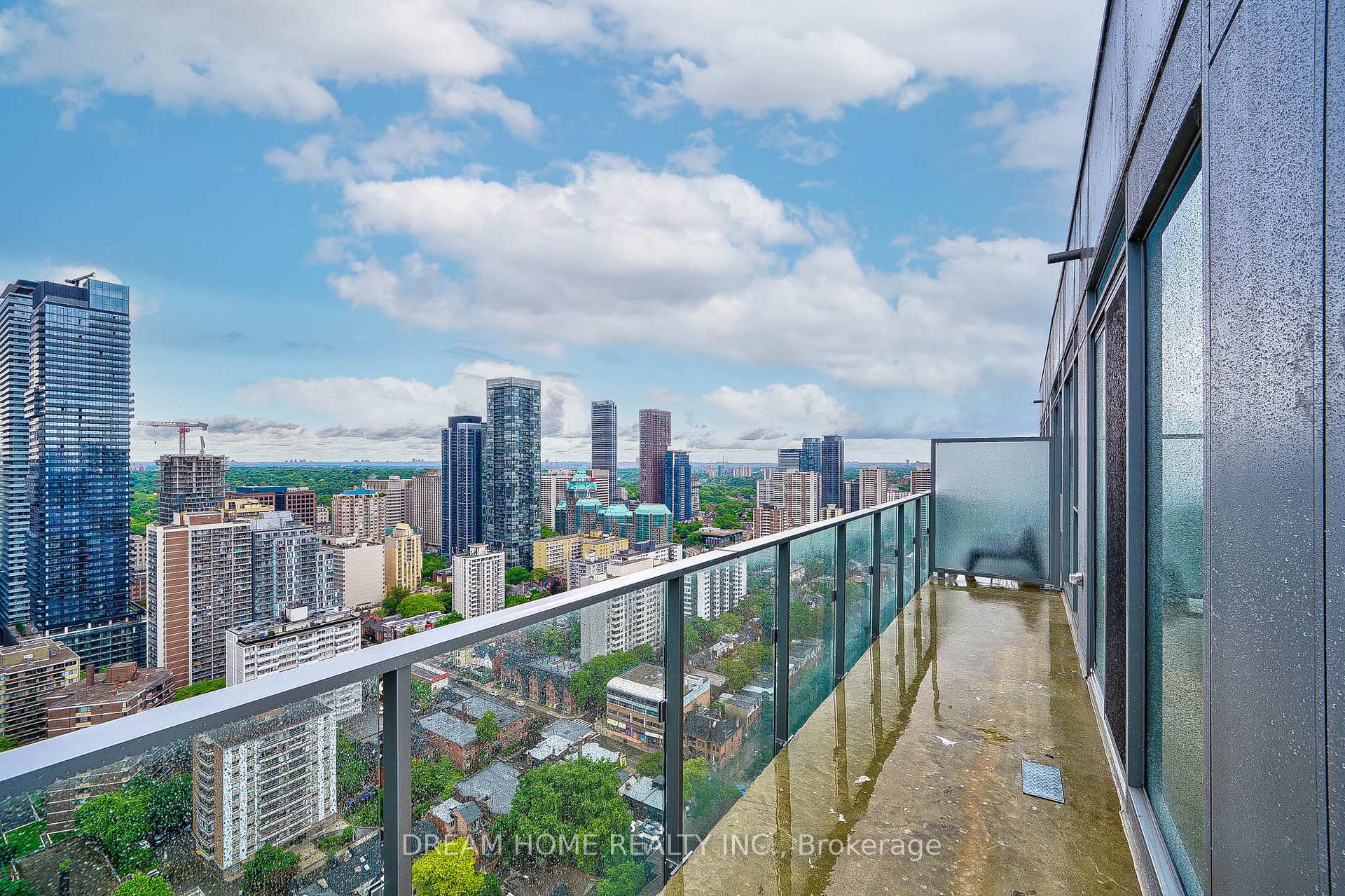 Front of Unit 4002, 50 Wellesley Street E