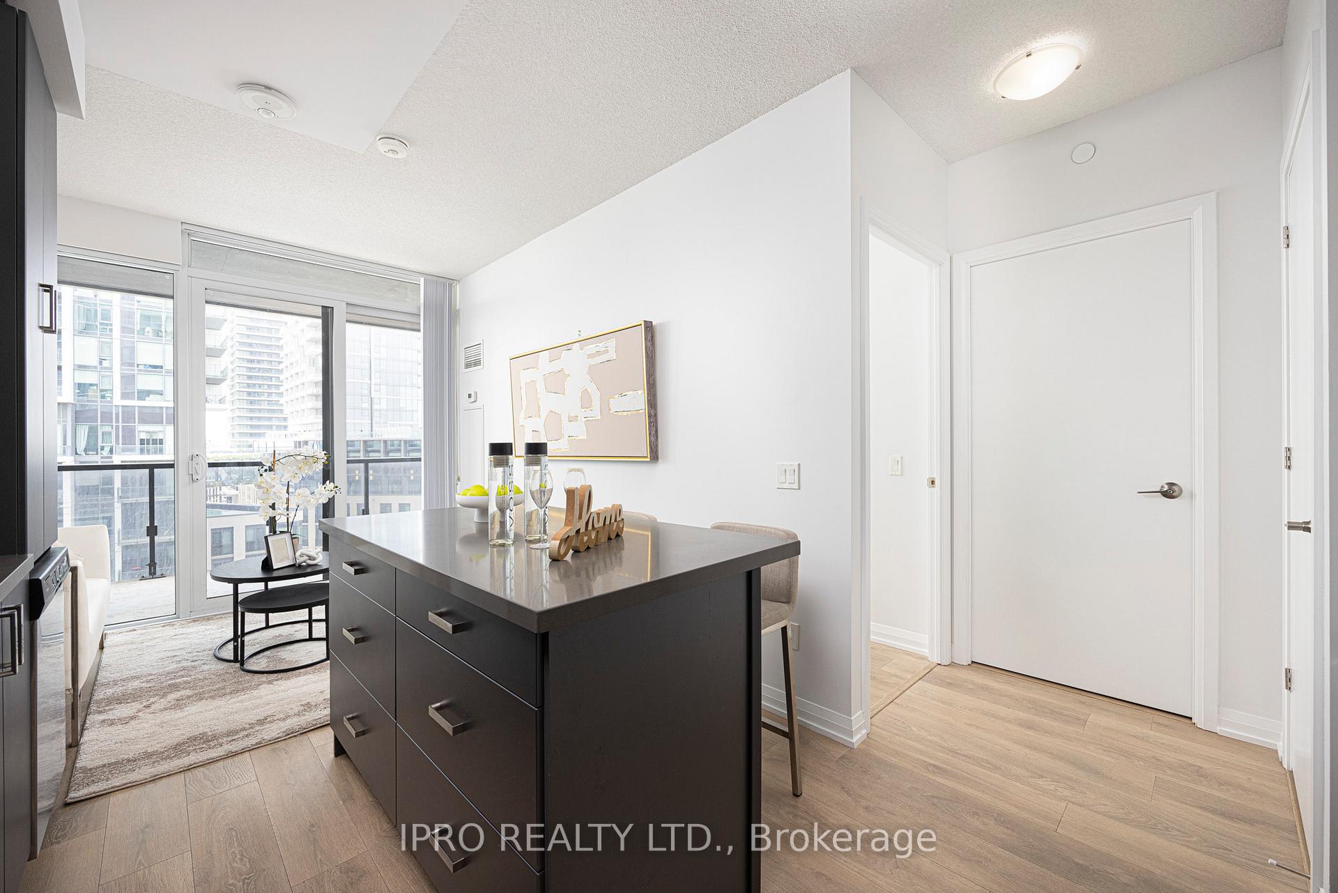 Photo 2 of Unit 809, 7895 Jane Street, Vaughan, Concord — HOMEH