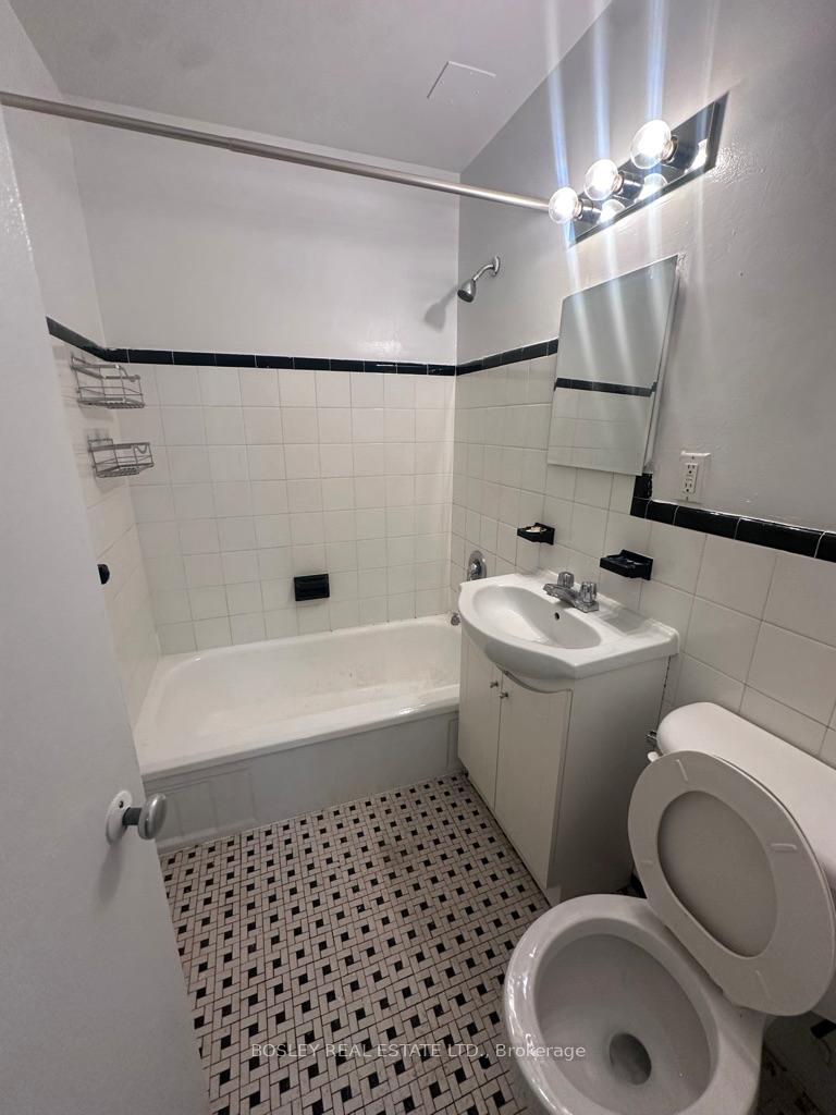 Photo 5 of Unit 101, 970 Eglinton Avenue E, Toronto, Leaside — HOMEH