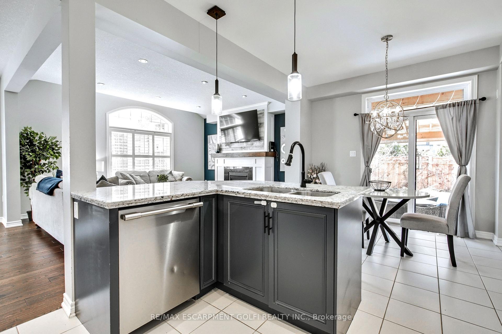Photo 17 of Unit 17, 270 Main Street W, Grimsby, Grimsby West — HOMEH