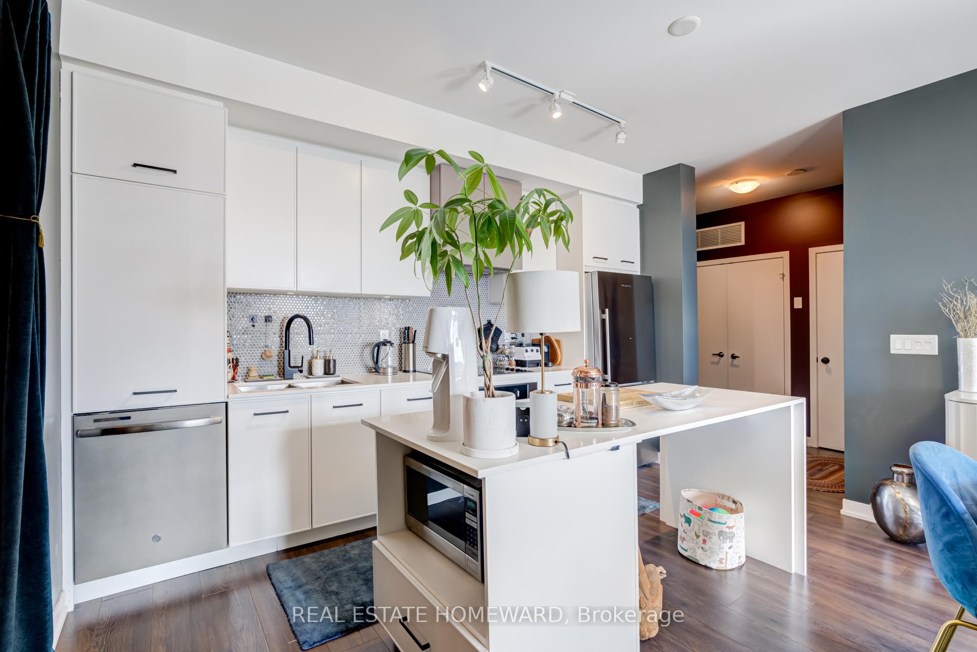 Photo 3 of Unit 608, 899 Queen Street E, Toronto, South Riverdale — HOMEH