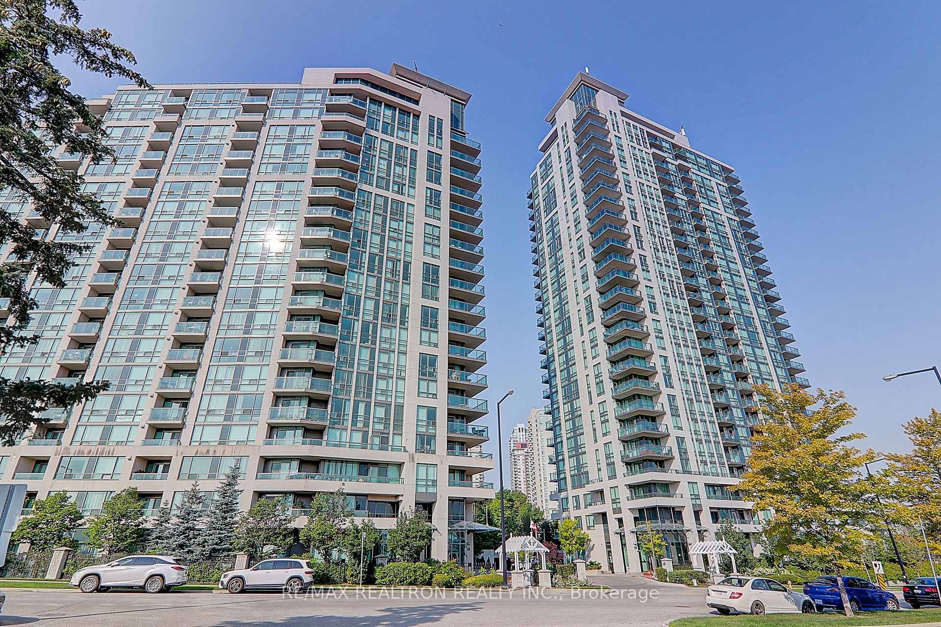 Front of Unit 2008, 88 Grangeway Avenue