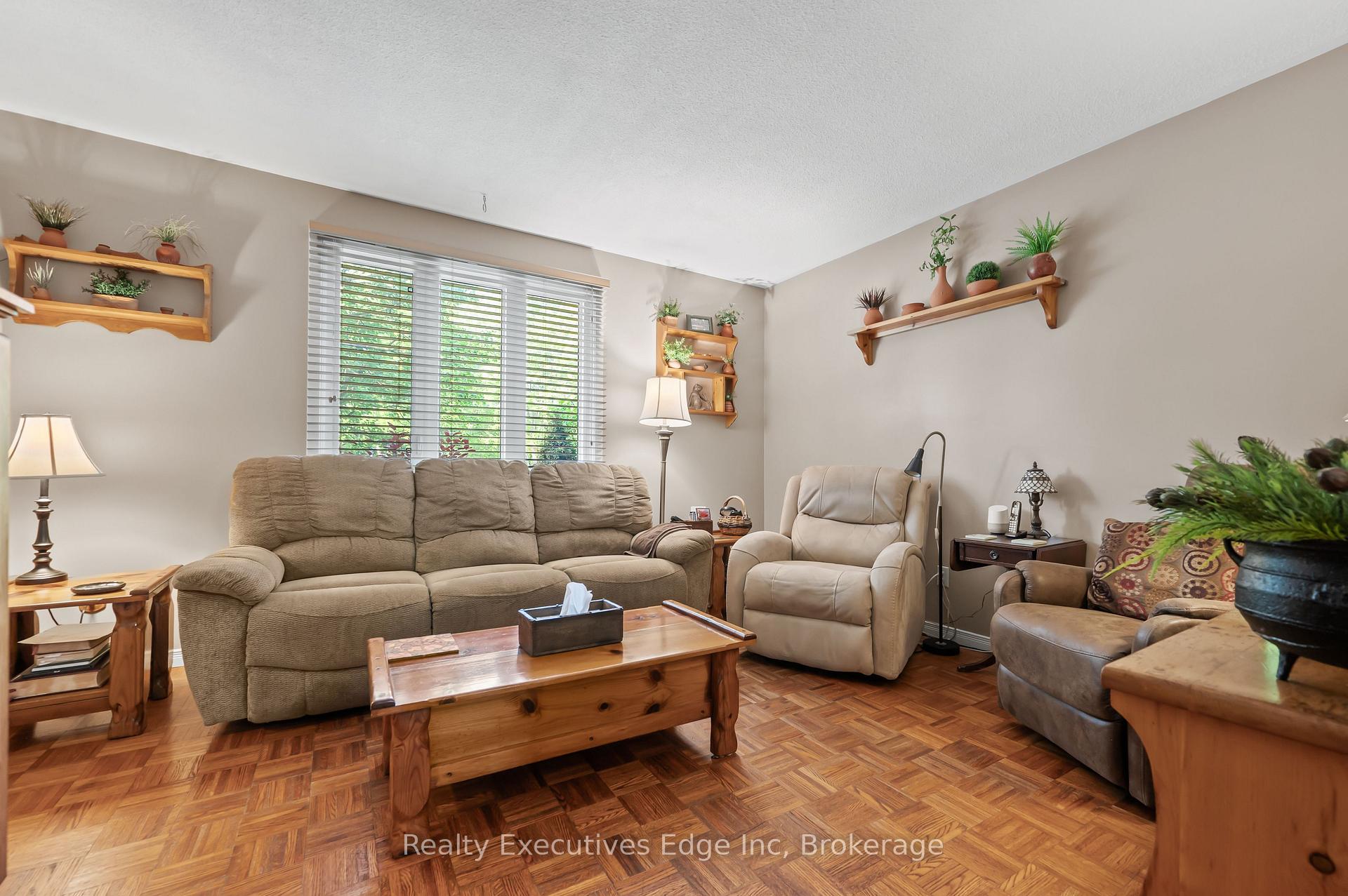Photo 6 of 212 Edinburgh Road N, Guelph, Junction/Onward Willow — HOMEH
