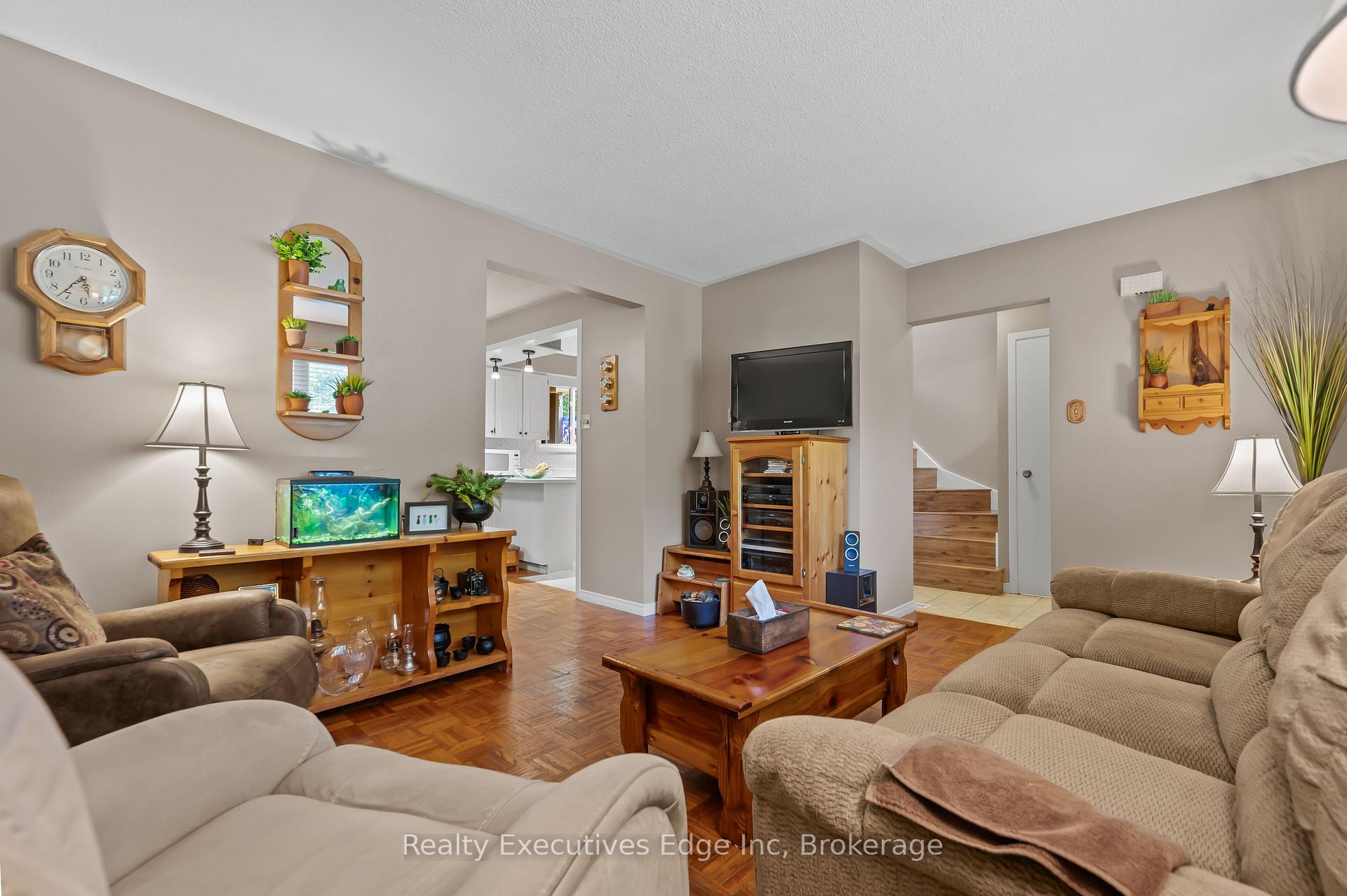 Photo 7 of 212 Edinburgh Road N, Guelph, Junction/Onward Willow — HOMEH