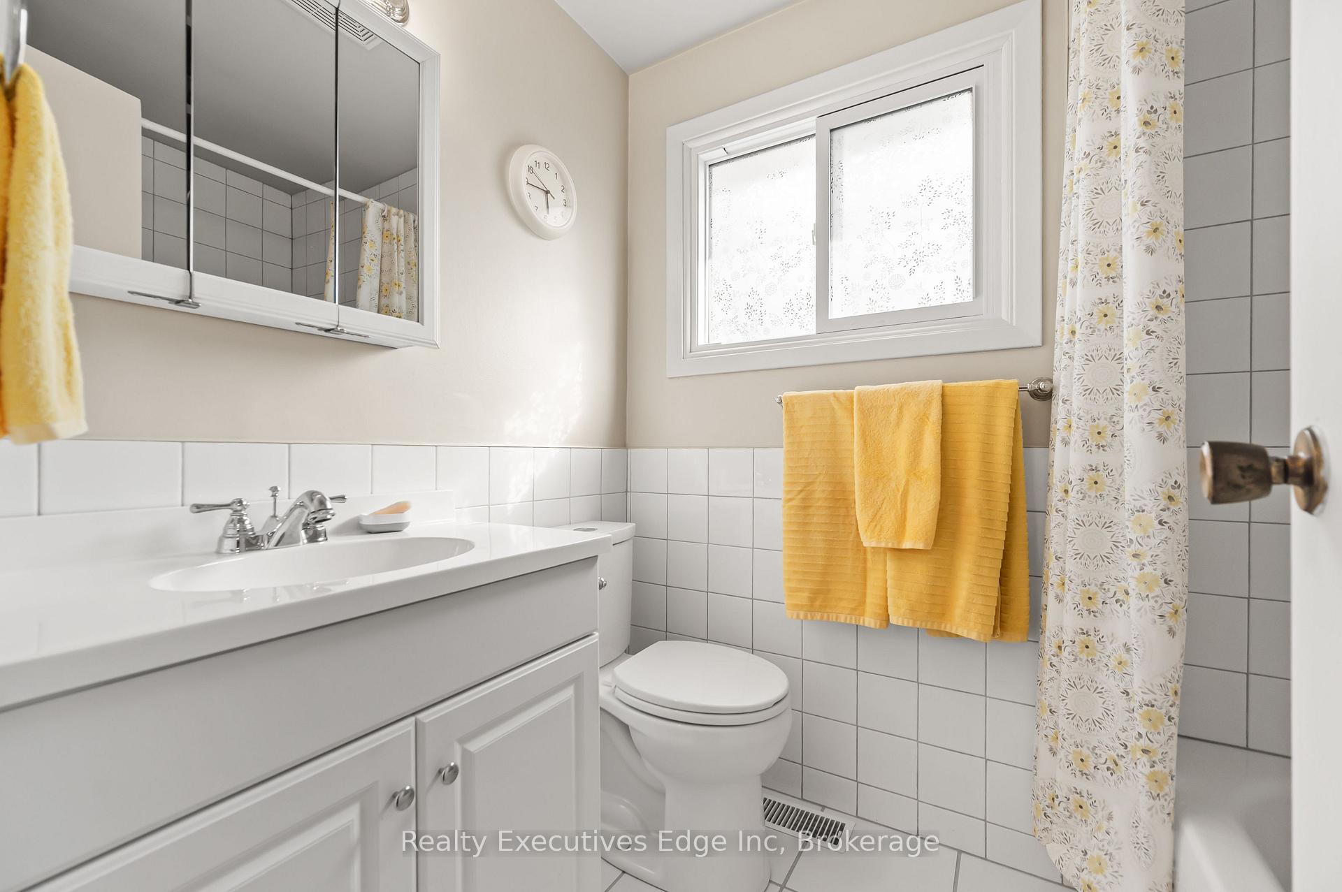 Photo 21 of 212 Edinburgh Road N, Guelph, Junction/Onward Willow — HOMEH
