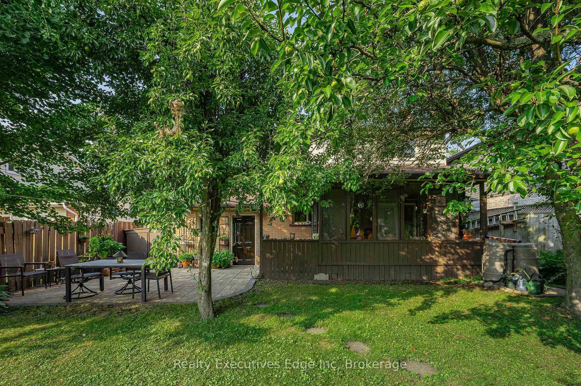 Photo 34 of 212 Edinburgh Road N, Guelph, Junction/Onward Willow — HOMEH