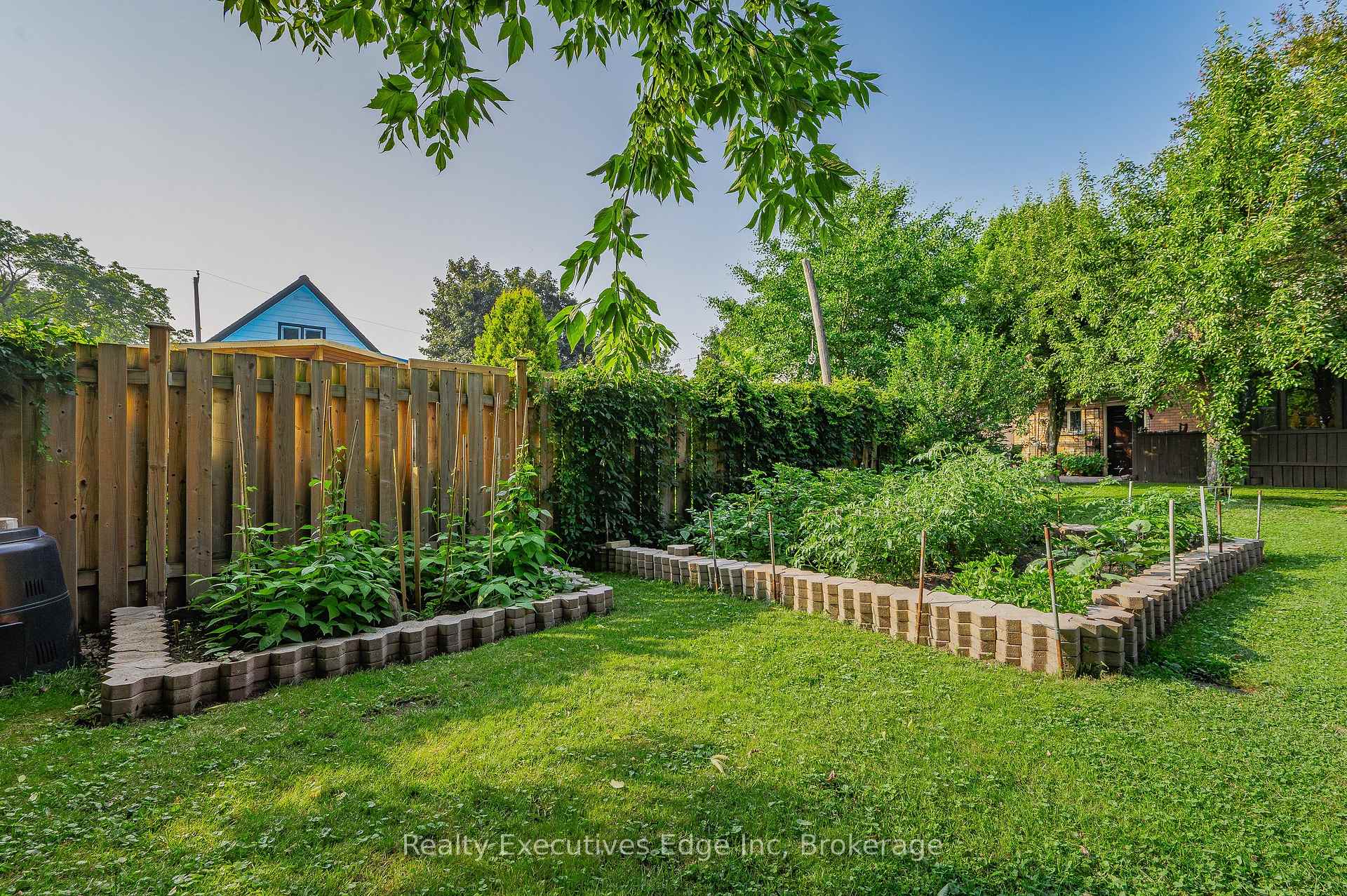 Photo 40 of 212 Edinburgh Road N, Guelph, Junction/Onward Willow — HOMEH