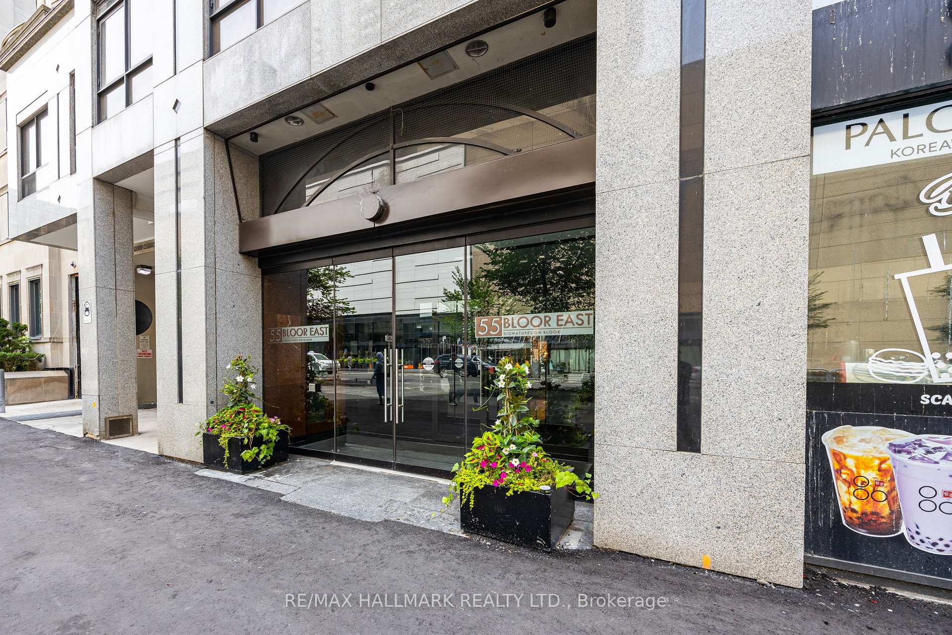 Front of Unit 908, 55 Bloor Street