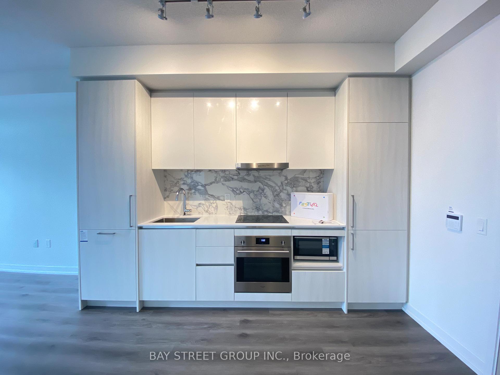 Photo 4 of Unit 4910, 225 Commerce Street, Vaughan, Vaughan Corporate Centre — HOMEH