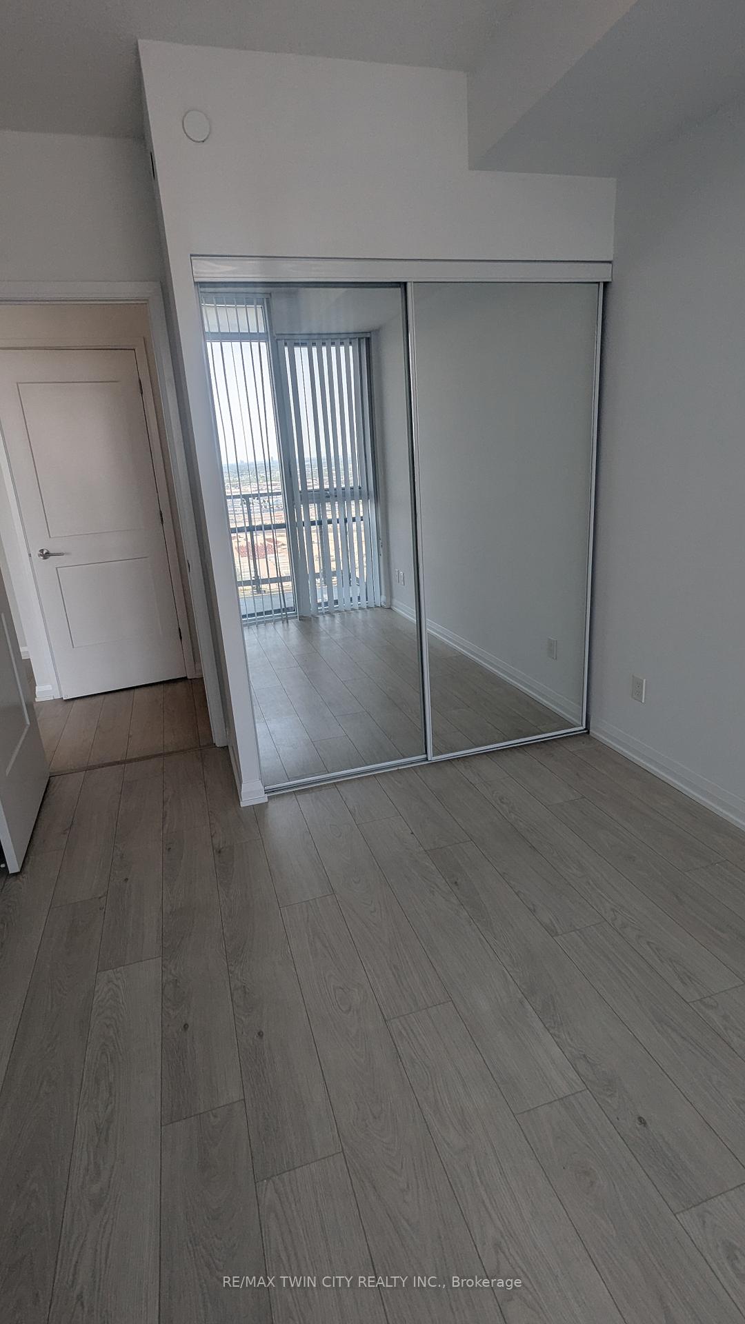 Photo 9 of Unit 3501, 7895 Jane Street, Vaughan, Concord — HOMEH