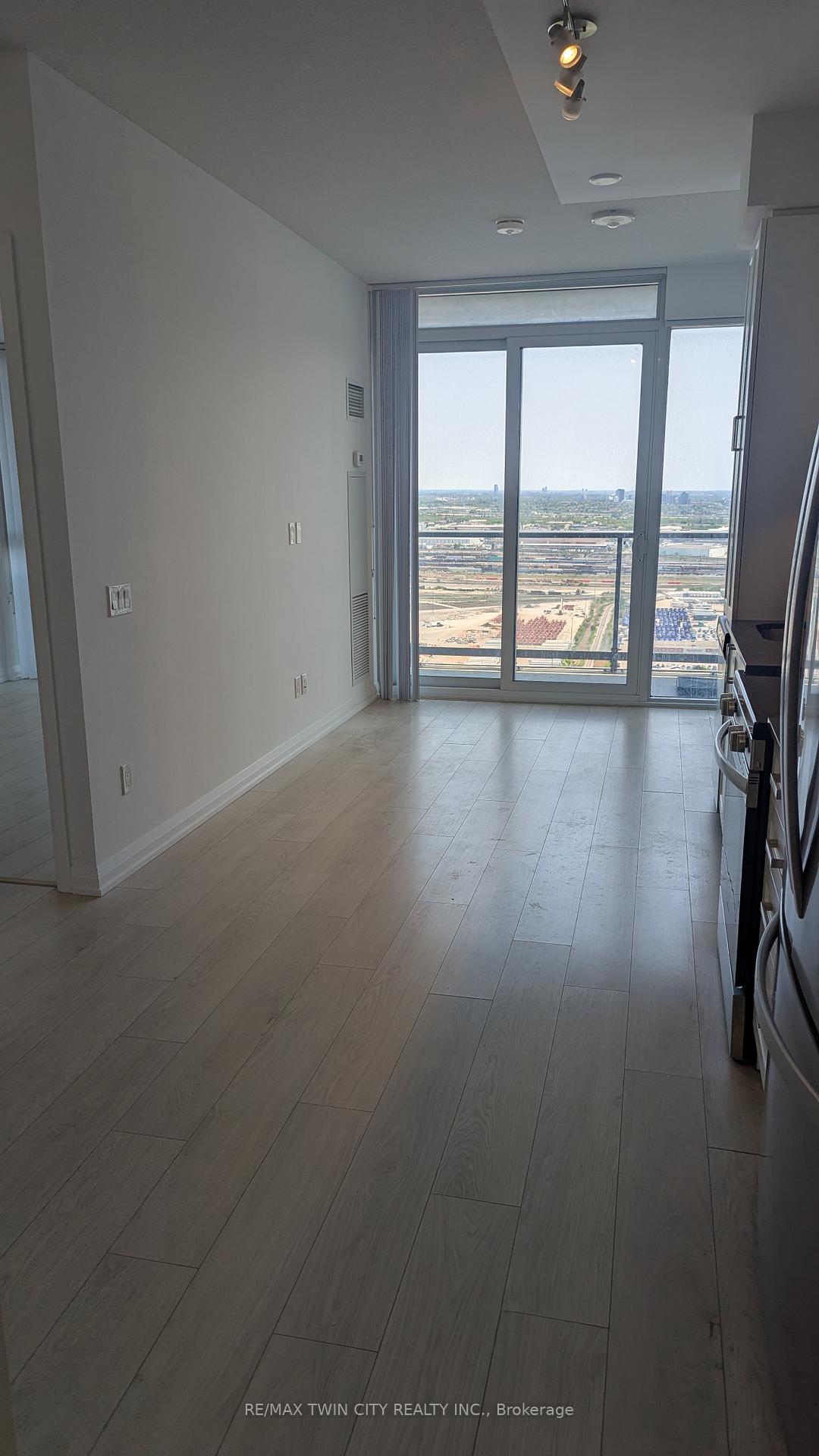 Photo 8 of Unit 3501, 7895 Jane Street, Vaughan, Concord — HOMEH