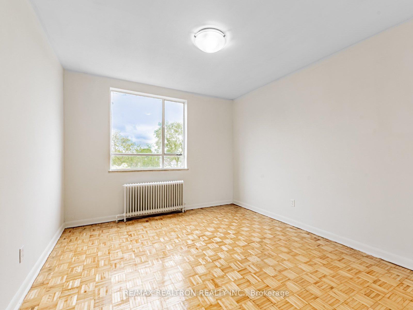 Photo 13 of Unit 305, 2895 Bathurst Street, Toronto, Bedford Park-Nortown — HOMEH