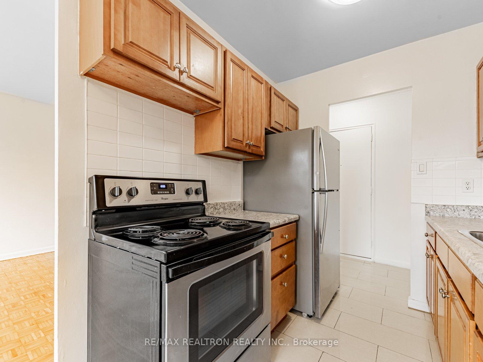 Photo 12 of Unit 305, 2895 Bathurst Street, Toronto, Bedford Park-Nortown — HOMEH