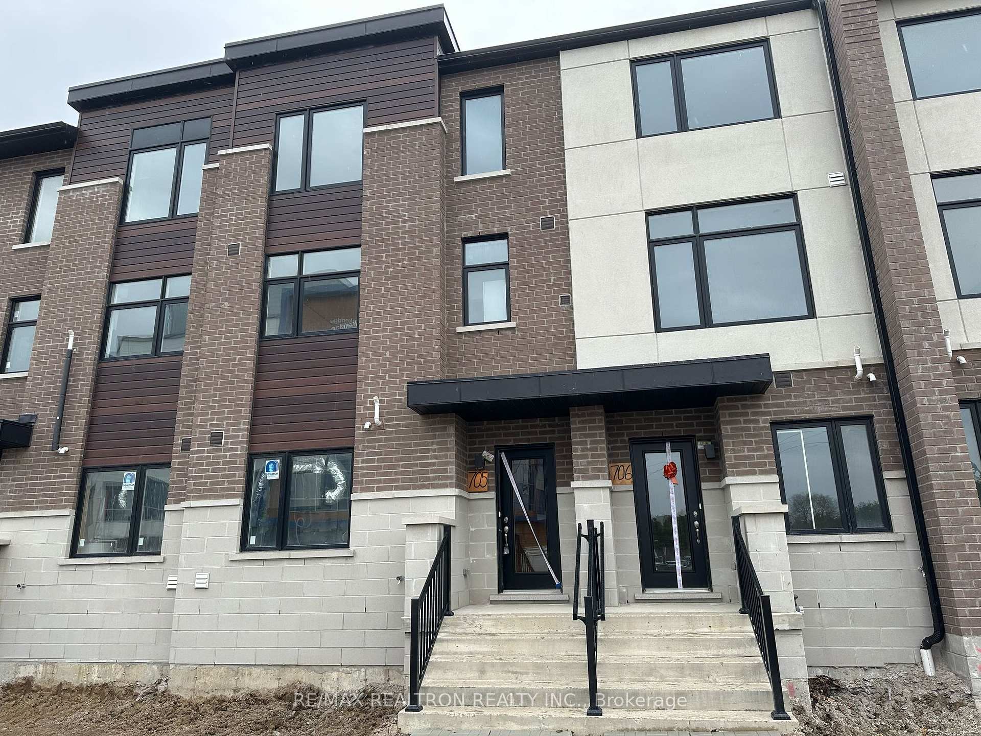 Front of Unit 107, 1695 Dersan Street