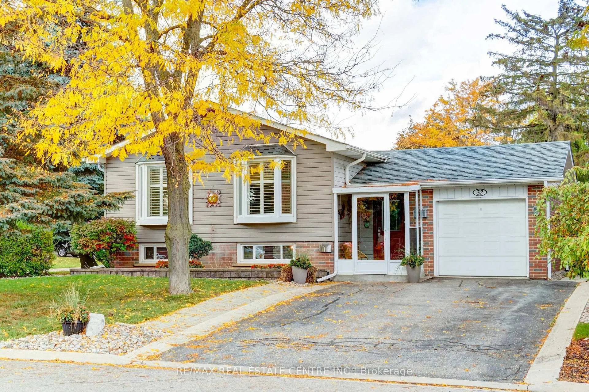 Front of 32 Willis Drive