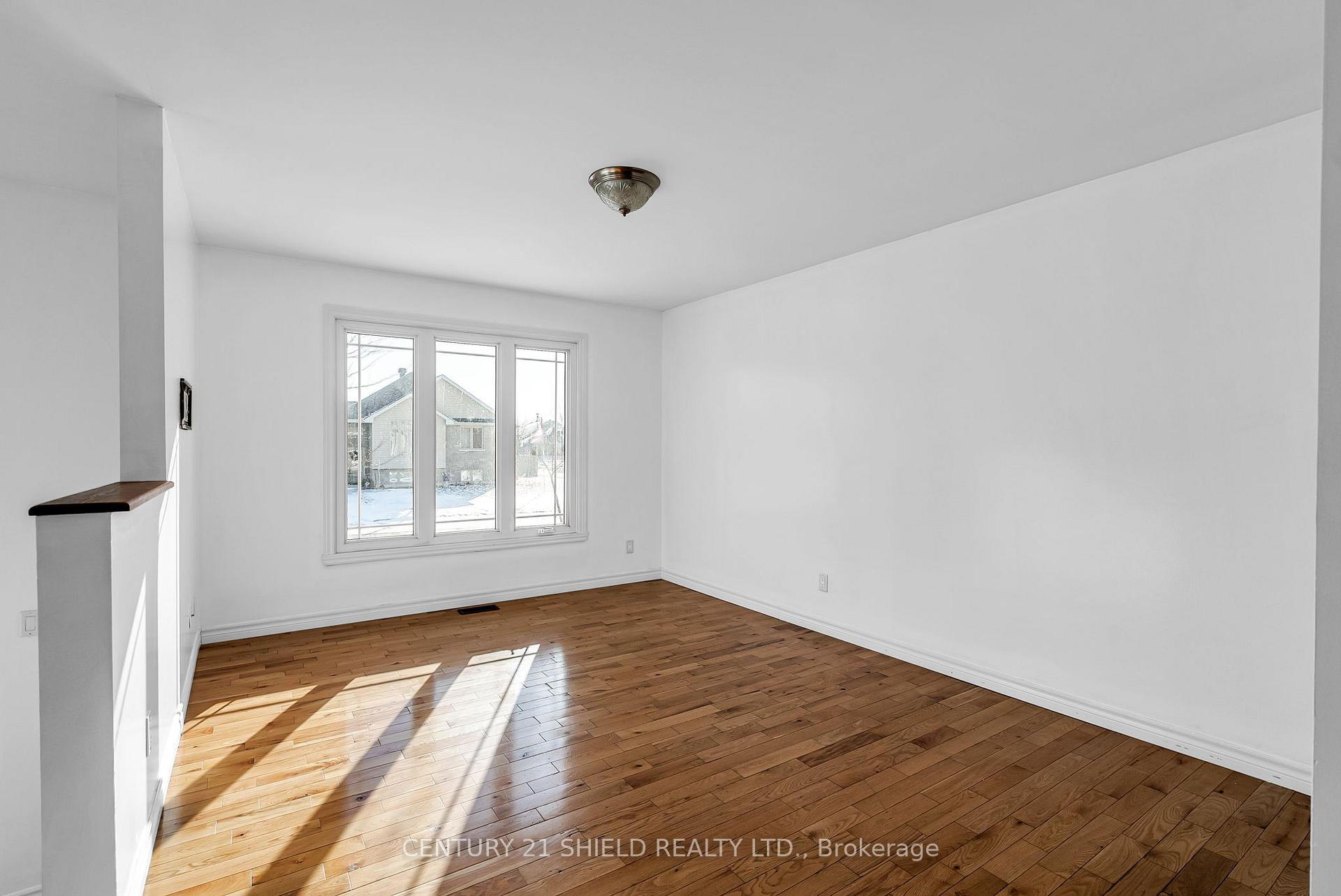 Photo 3 of 108 Forestdale Crescent, Cornwall — HOMEH