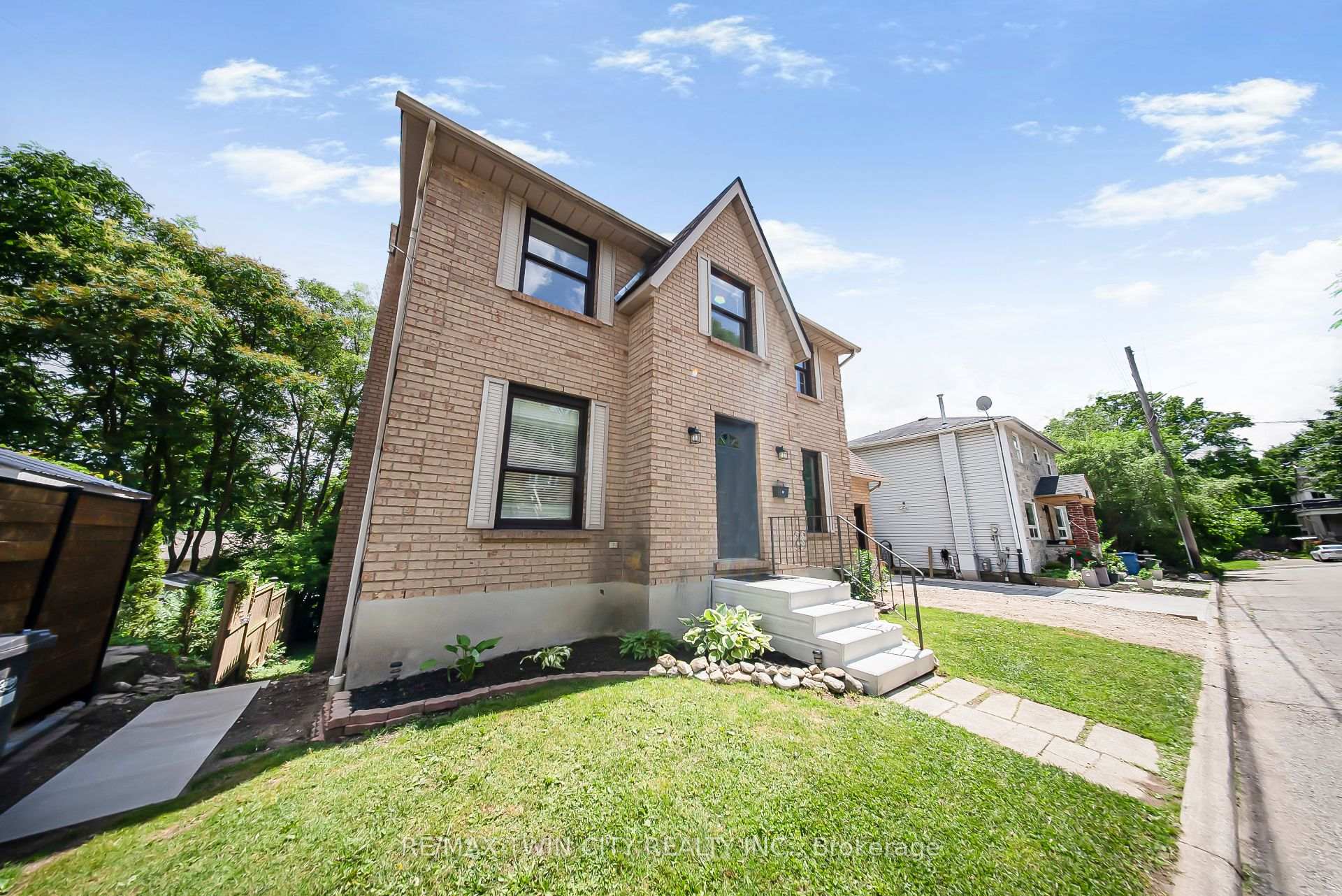 Photo 3 of 82 Galt Street, Guelph, Junction/Onward Willow — HOMEH