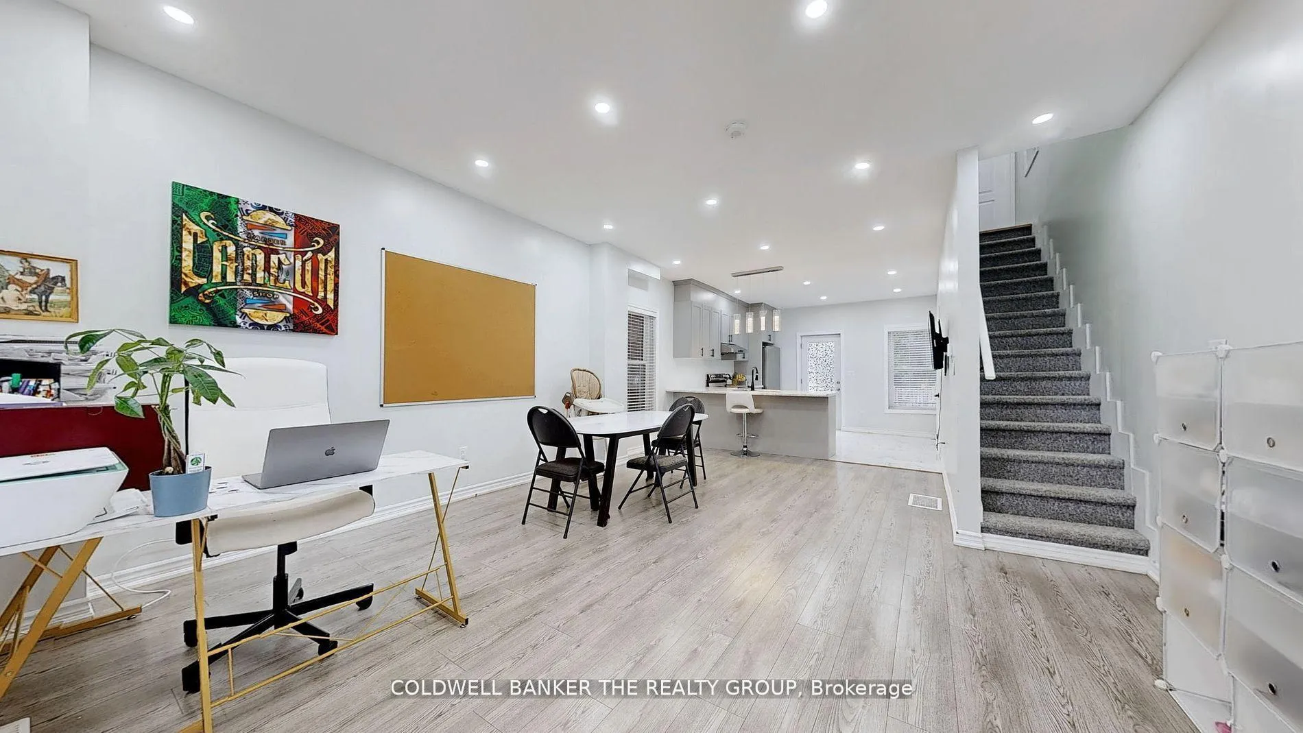 Photo 5 of 194 Simcoe Street E, Hamilton, North End — HOMEH