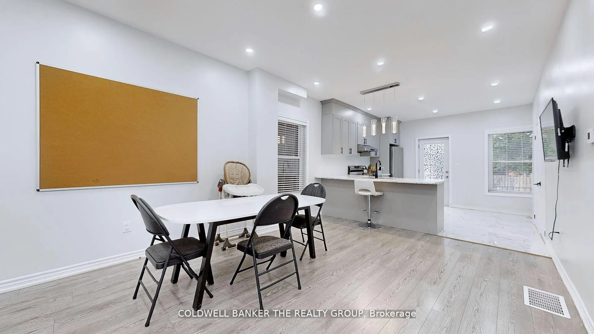 Photo 7 of 194 Simcoe Street E, Hamilton, North End — HOMEH